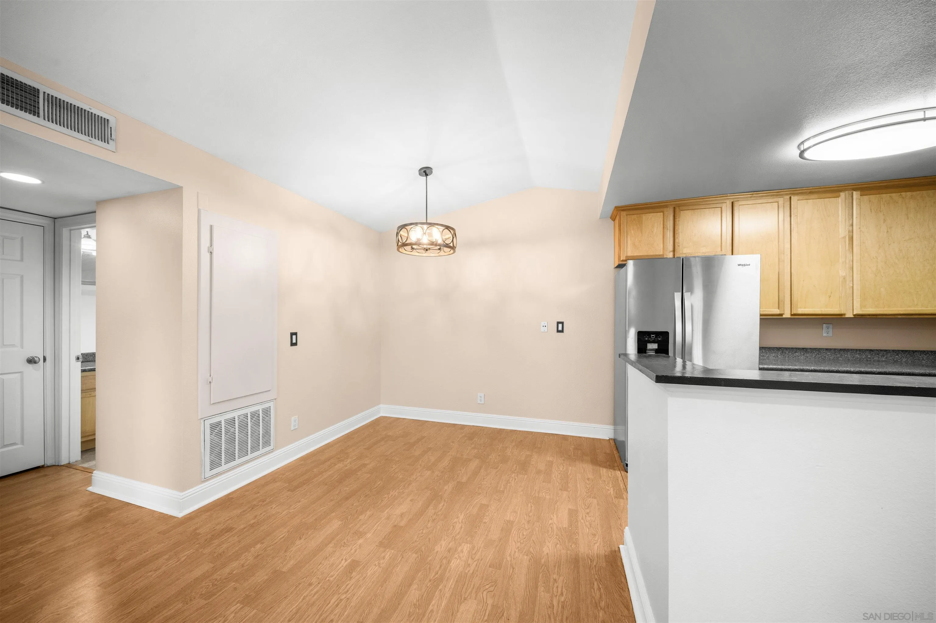 https://cdn.realtyfeed.com/cdn/127/260018220/e87997b9c8281bf2a7d8bc95696398a3.webp