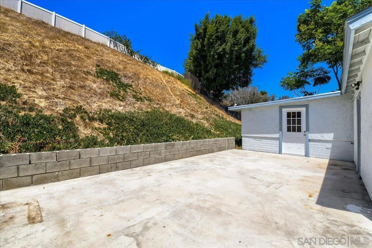 https://cdn.realtyfeed.com/cdn/127/260018227/690090d0f28fe1b55afd5e0b398150f9.webp