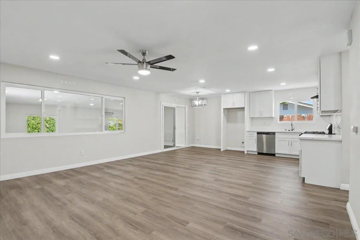 https://cdn.realtyfeed.com/cdn/127/260018227/cea1a9f71fc5e81067d907197cae1af4.webp