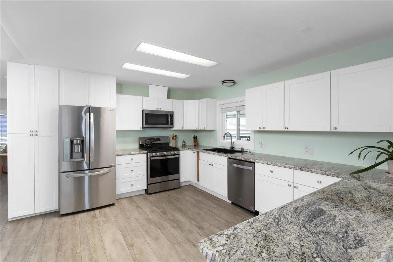 https://cdn.realtyfeed.com/cdn/127/260018229/06bec1f37b4a8d27847c4ac46d7adf9e.webp