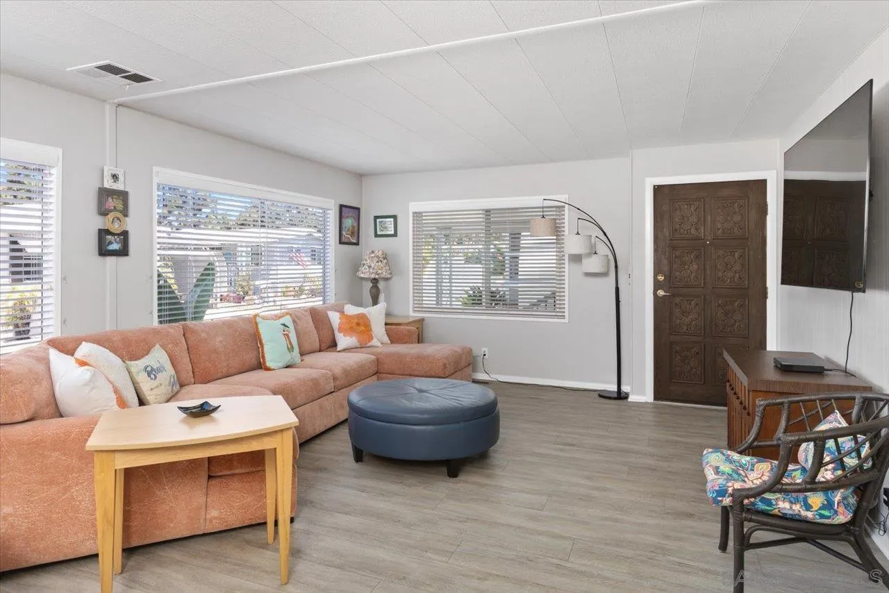 https://cdn.realtyfeed.com/cdn/127/260018229/092df304fb14fdf71bed8a5305a3c755.webp