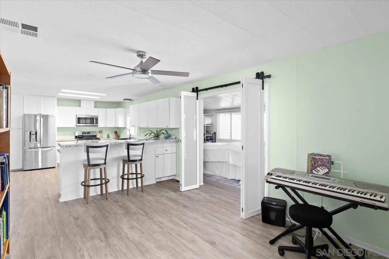 https://cdn.realtyfeed.com/cdn/127/260018229/b2264c34d2f0c6e4e5dbd3beee2ffc68.webp
