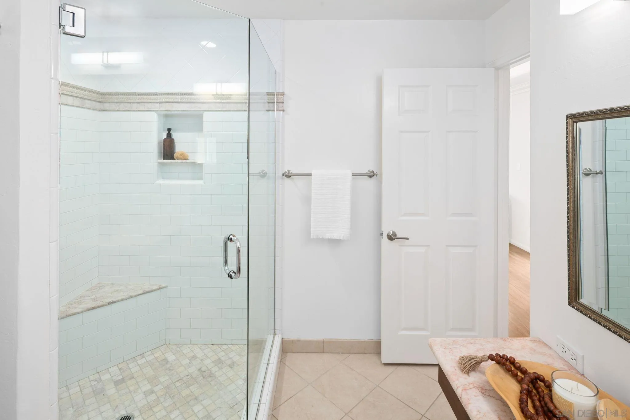 https://cdn.realtyfeed.com/cdn/127/260018230/43fe61d37302f8671af240b060a2558f.webp