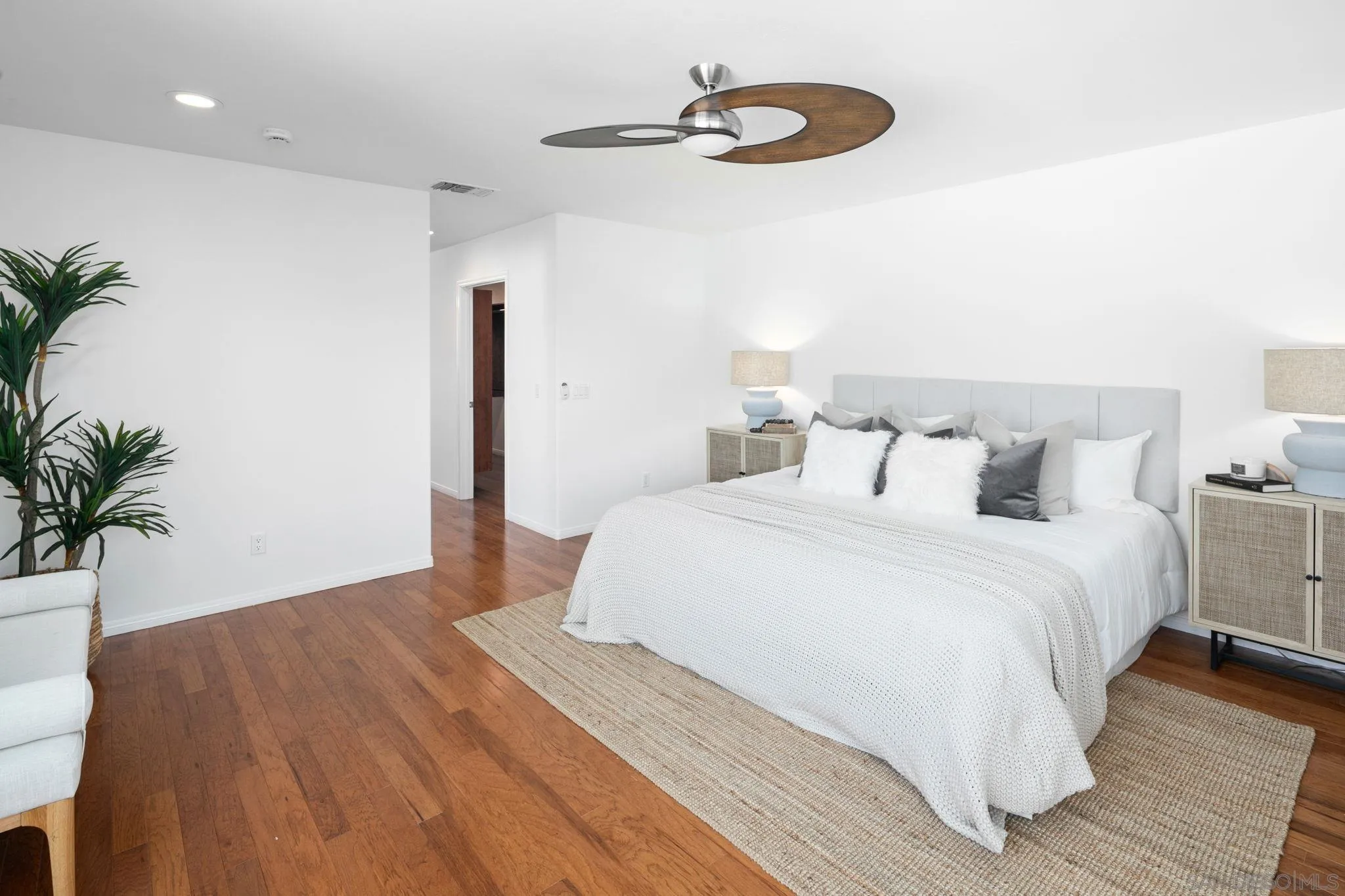 https://cdn.realtyfeed.com/cdn/127/260018230/7c5153138b3036d64faf59b46923b73c.webp
