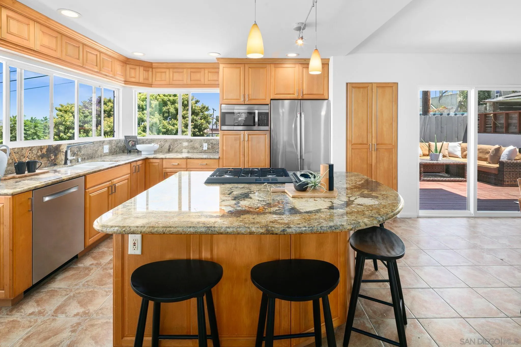 https://cdn.realtyfeed.com/cdn/127/260018230/7fd226eeaec96d8b411300f3e1372b1a.webp