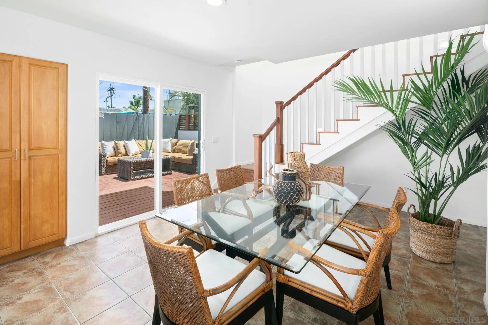 https://cdn.realtyfeed.com/cdn/127/260018230/9ab45c5847708c32aad877113928e37e.webp