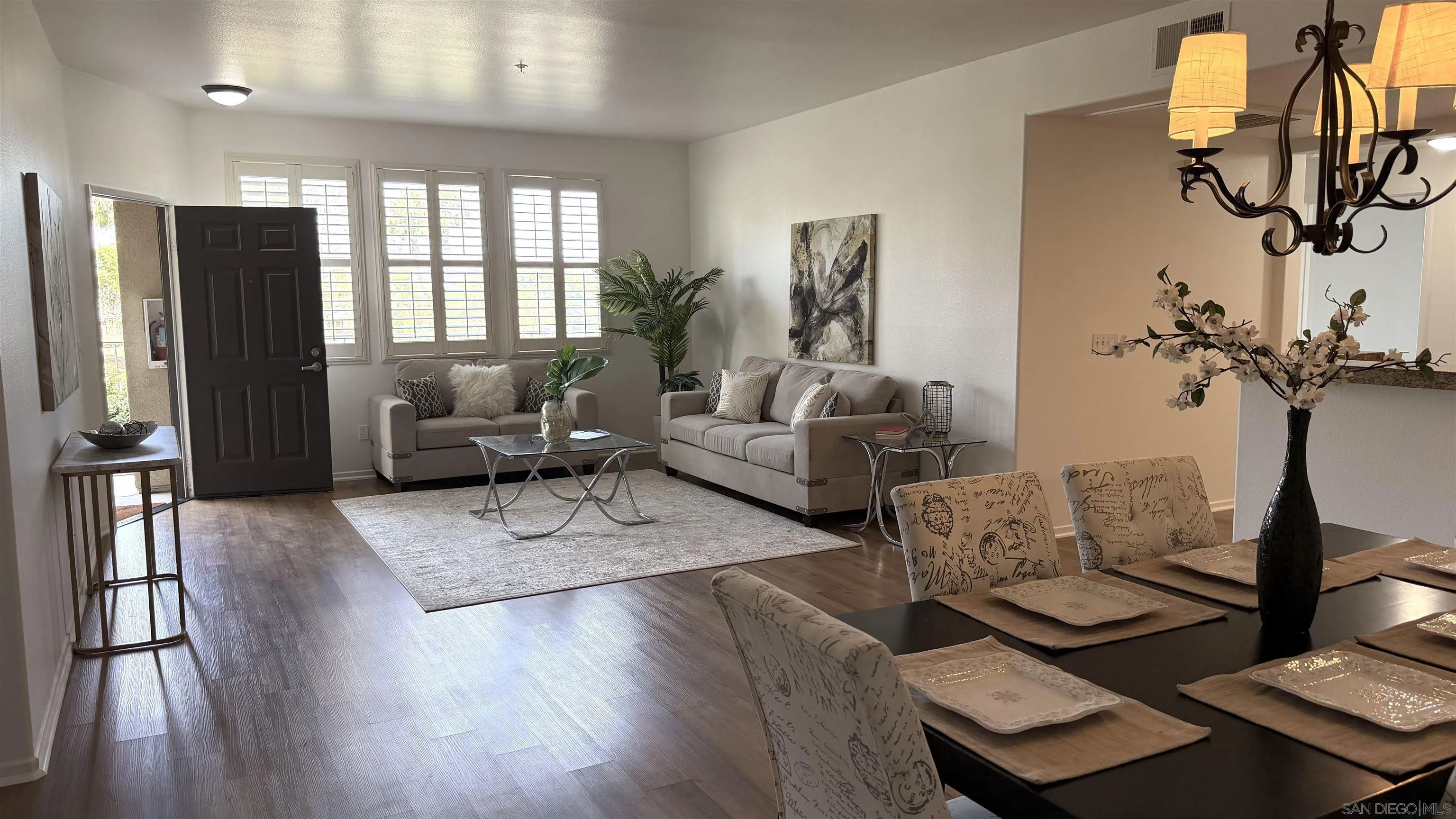 Photo #2: 260018234 Listing: Photo #2