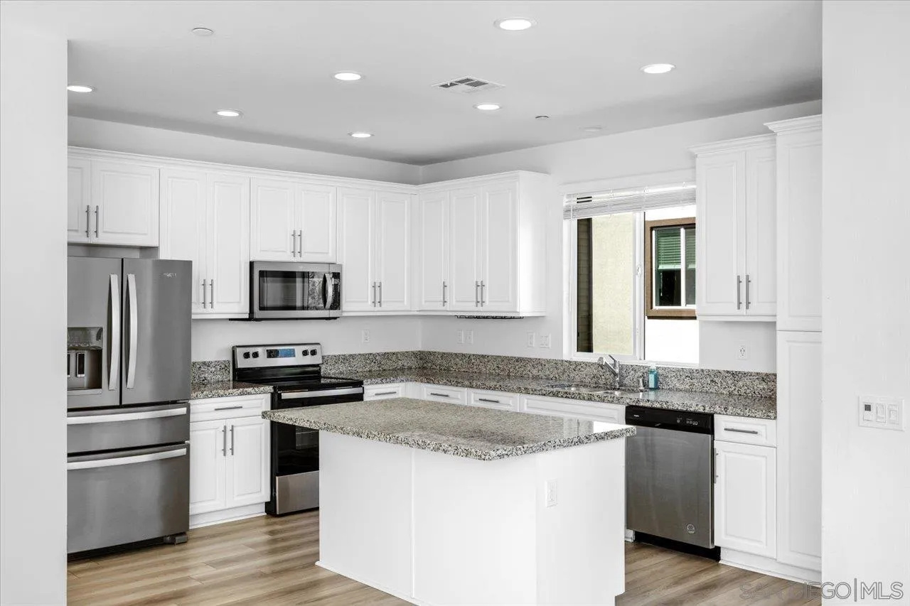 Photo #12: 260018241 Listing: Photo #12