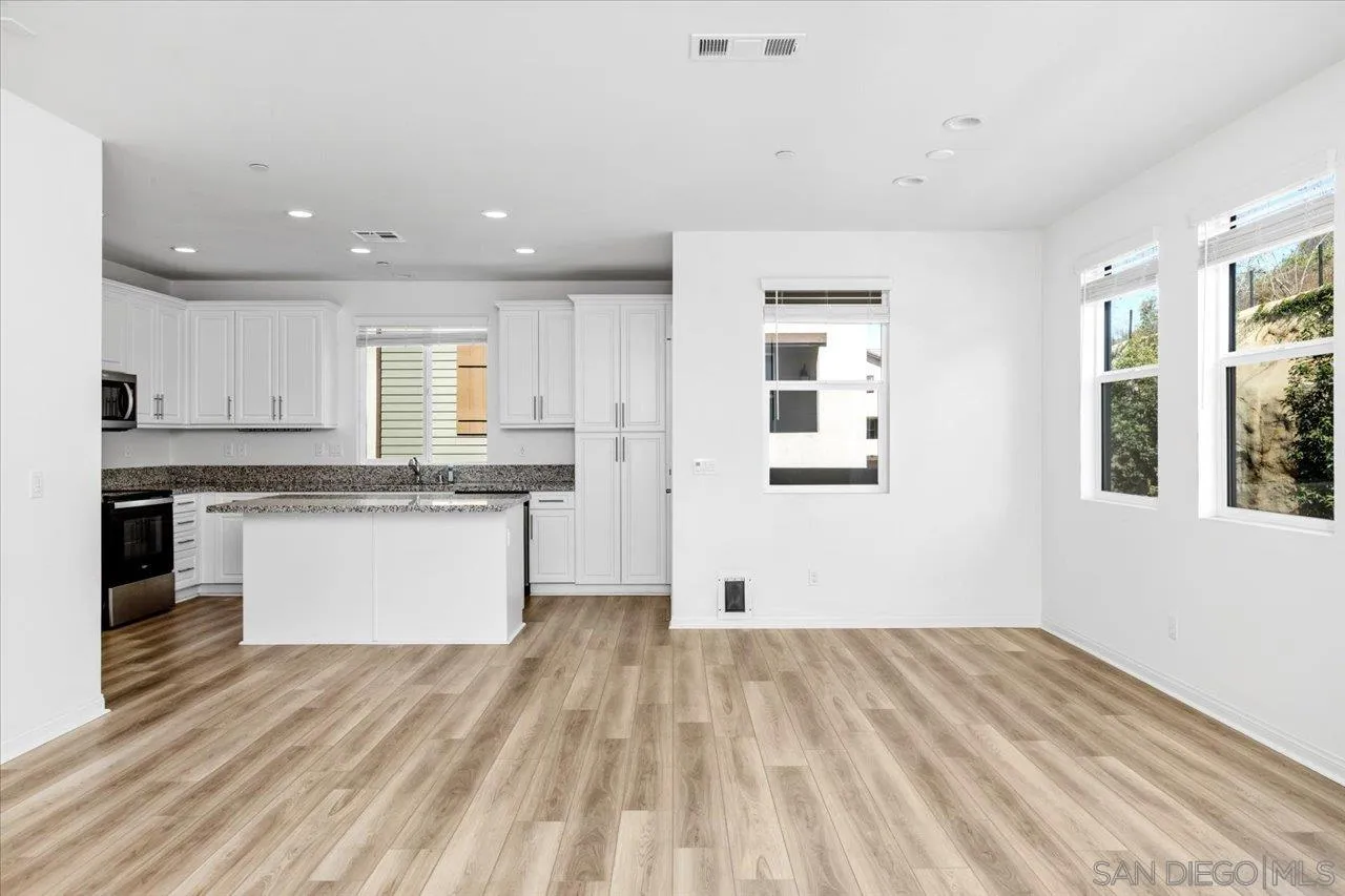 Photo #11: 260018241 Listing: Photo #11