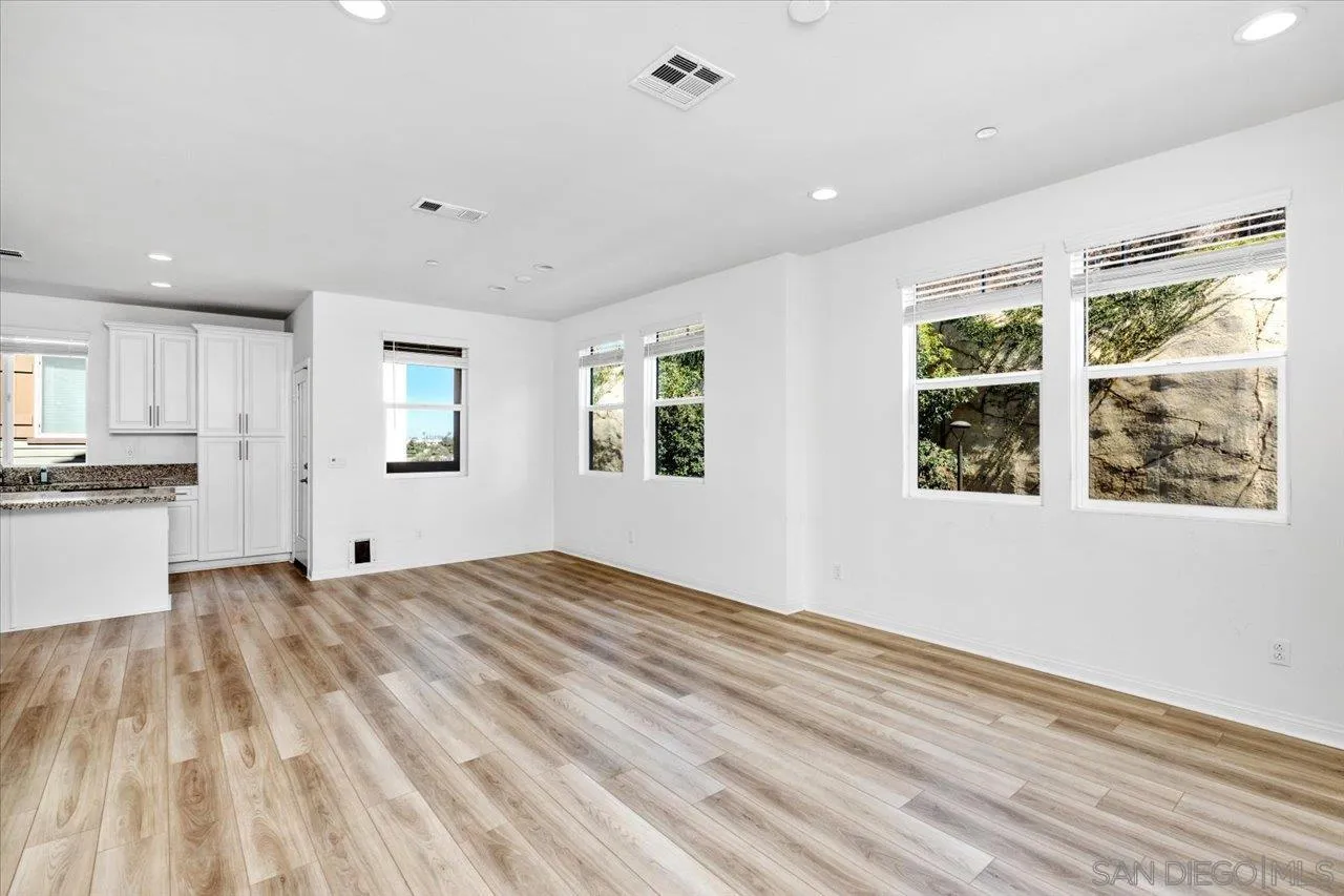Photo #9: 260018241 Listing: Photo #9