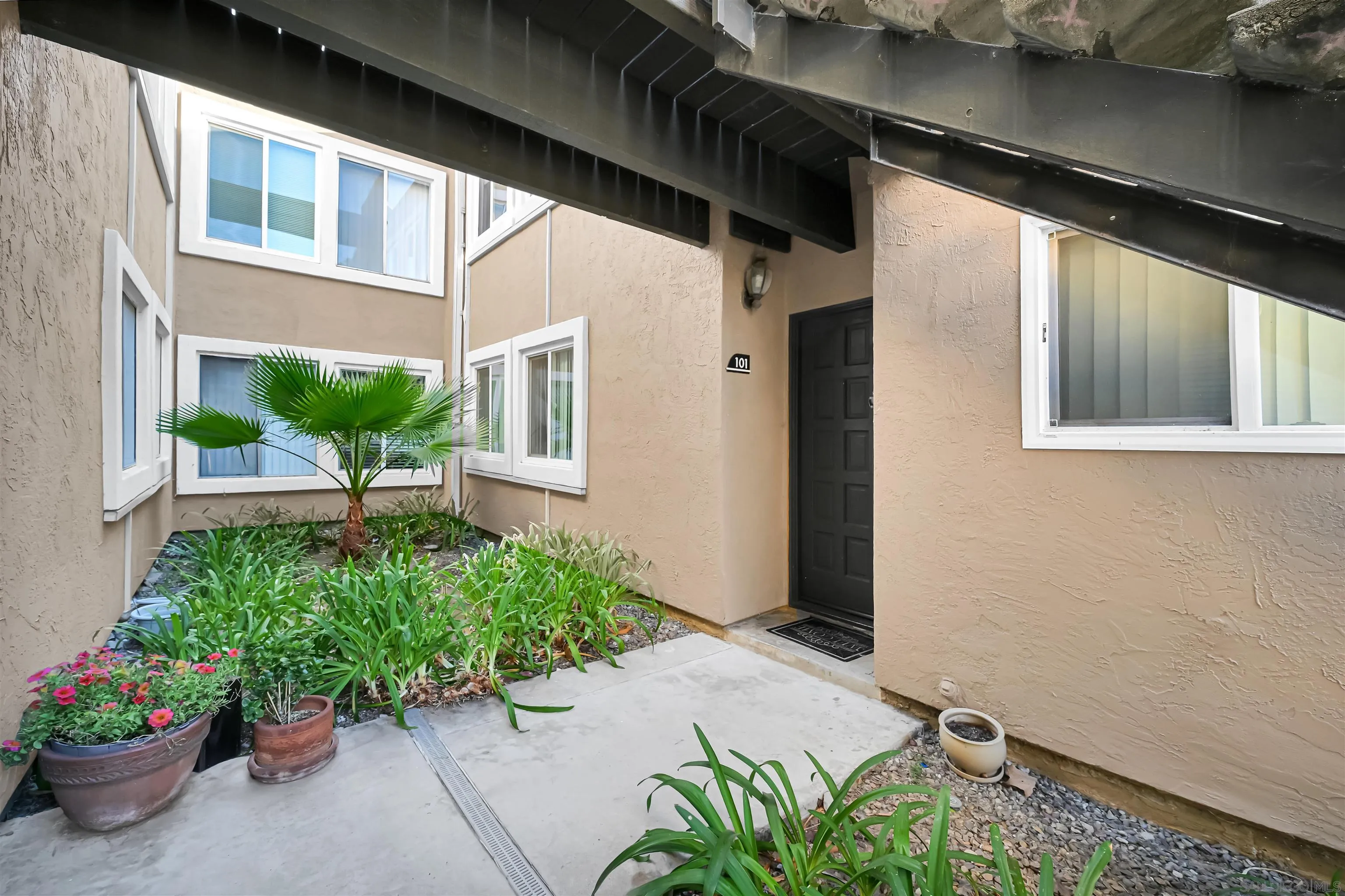 https://cdn.realtyfeed.com/cdn/127/260018243/0bfd24571e34fbb6c31f5394a8bd868a.webp