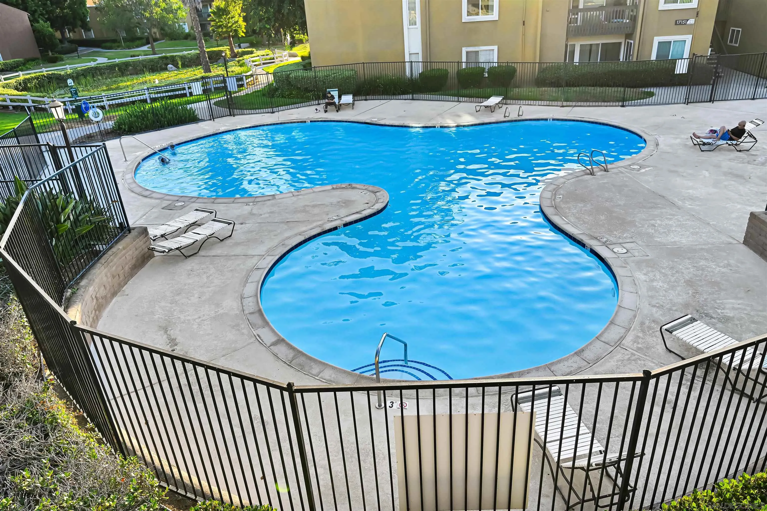 https://cdn.realtyfeed.com/cdn/127/260018243/0c78bd59dc65b4fdbbaddff03f334bf9.webp