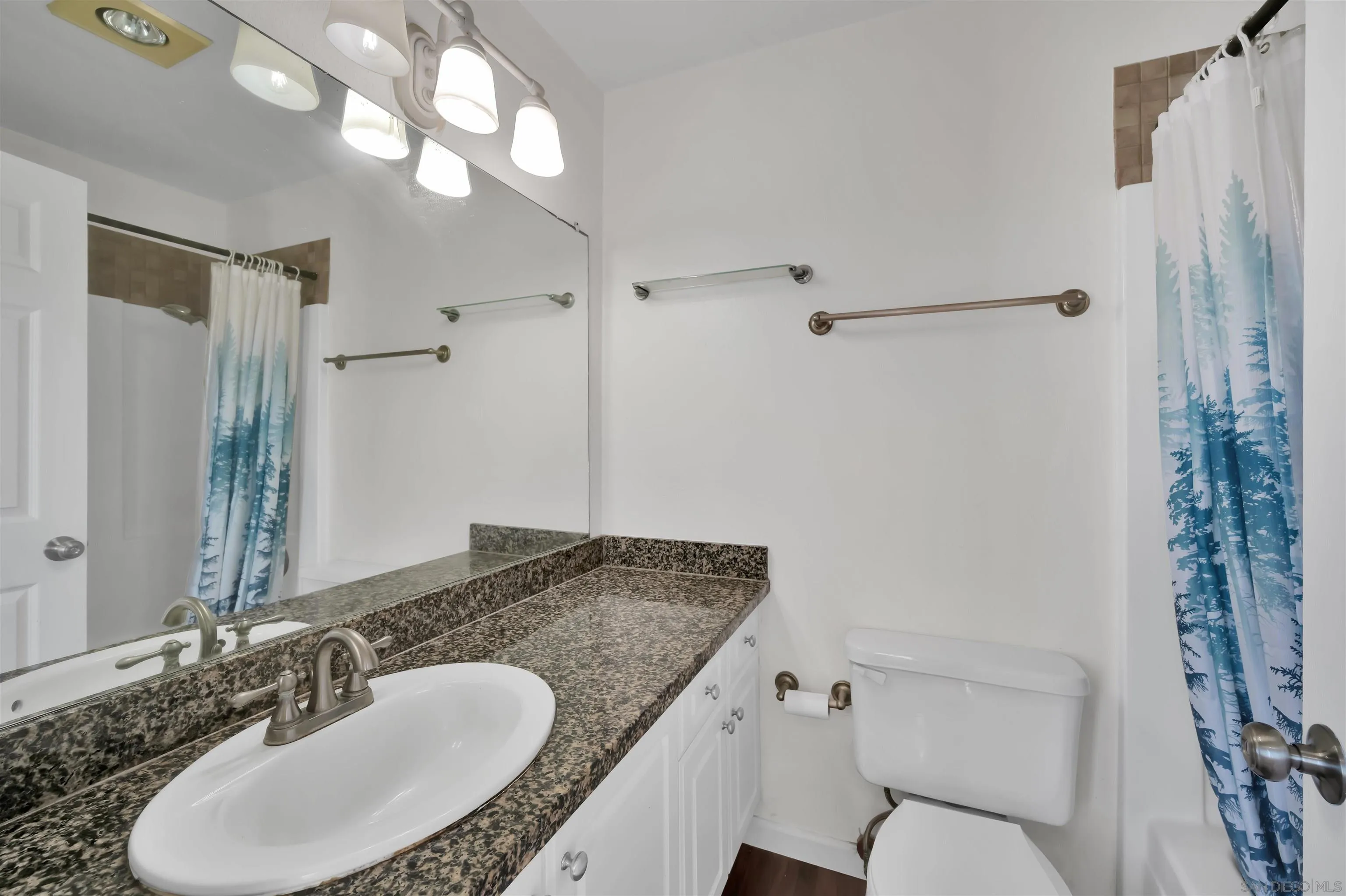 https://cdn.realtyfeed.com/cdn/127/260018243/861a9fc25de4b84a21da1a1d9c11ade6.webp