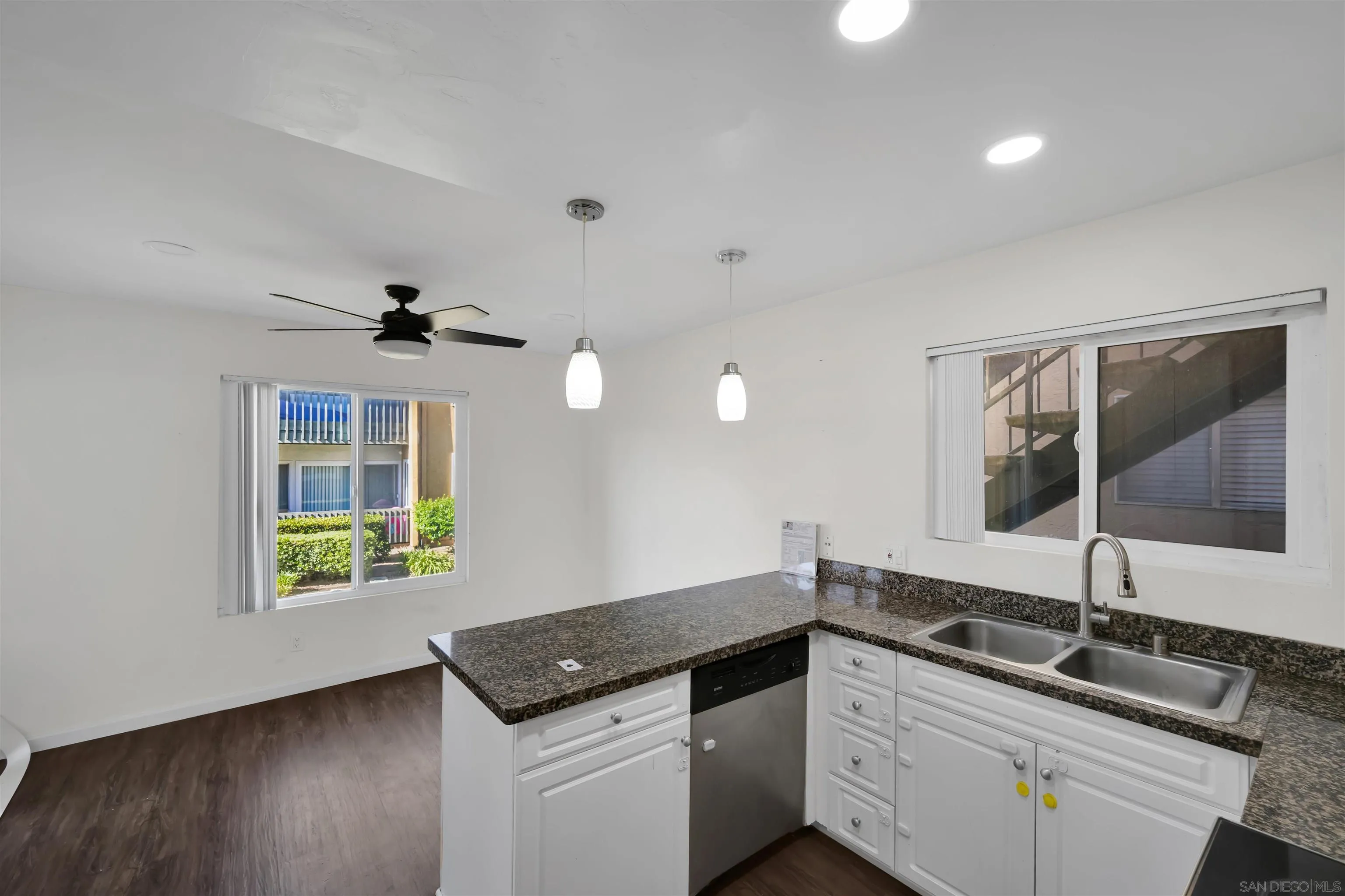 https://cdn.realtyfeed.com/cdn/127/260018243/8c51b5c260f4cdecca3608bedf6b7030.webp