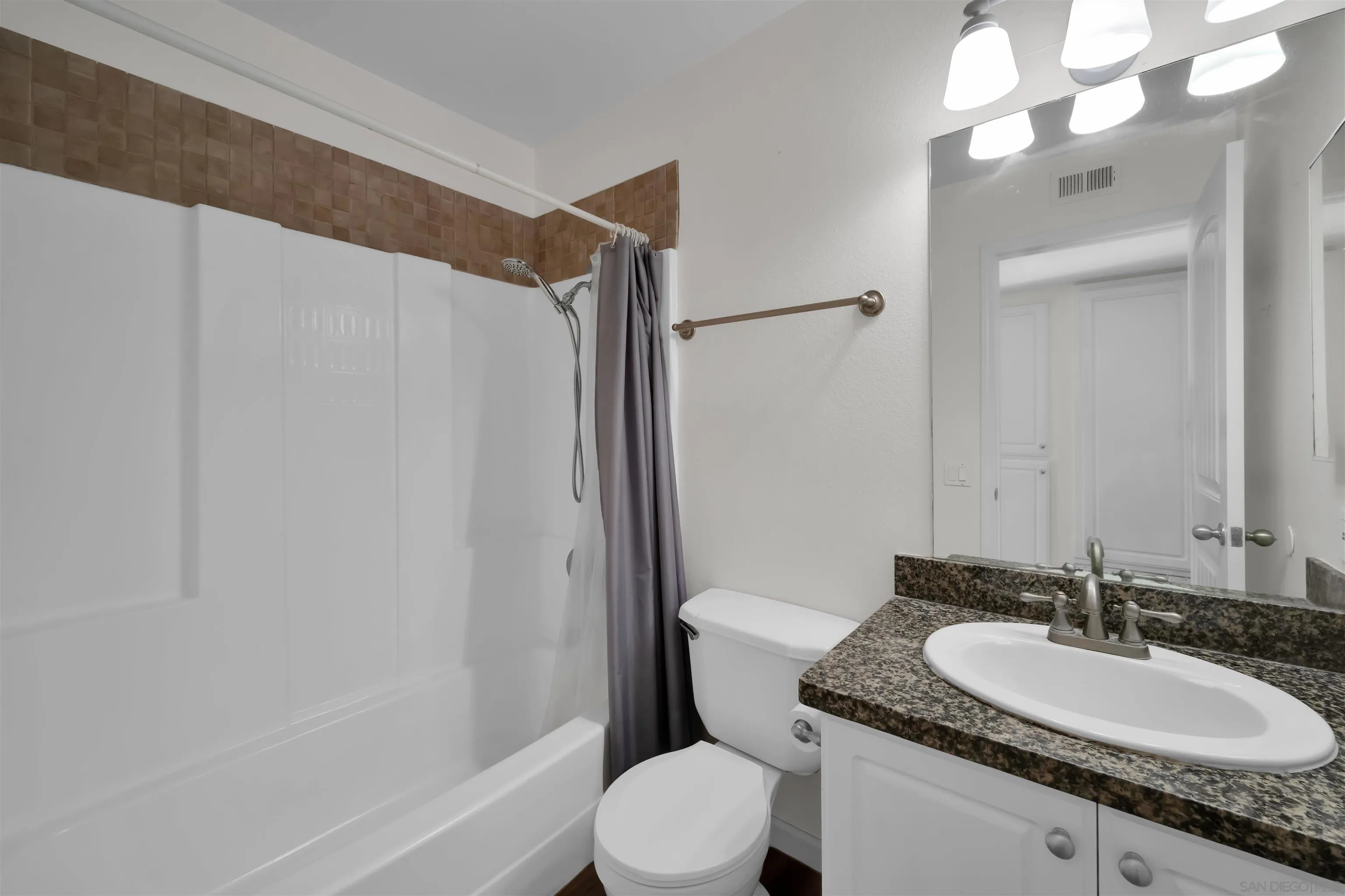 https://cdn.realtyfeed.com/cdn/127/260018243/dc3cd65cd3ed0bbf814e3051c5fd7a4c.webp