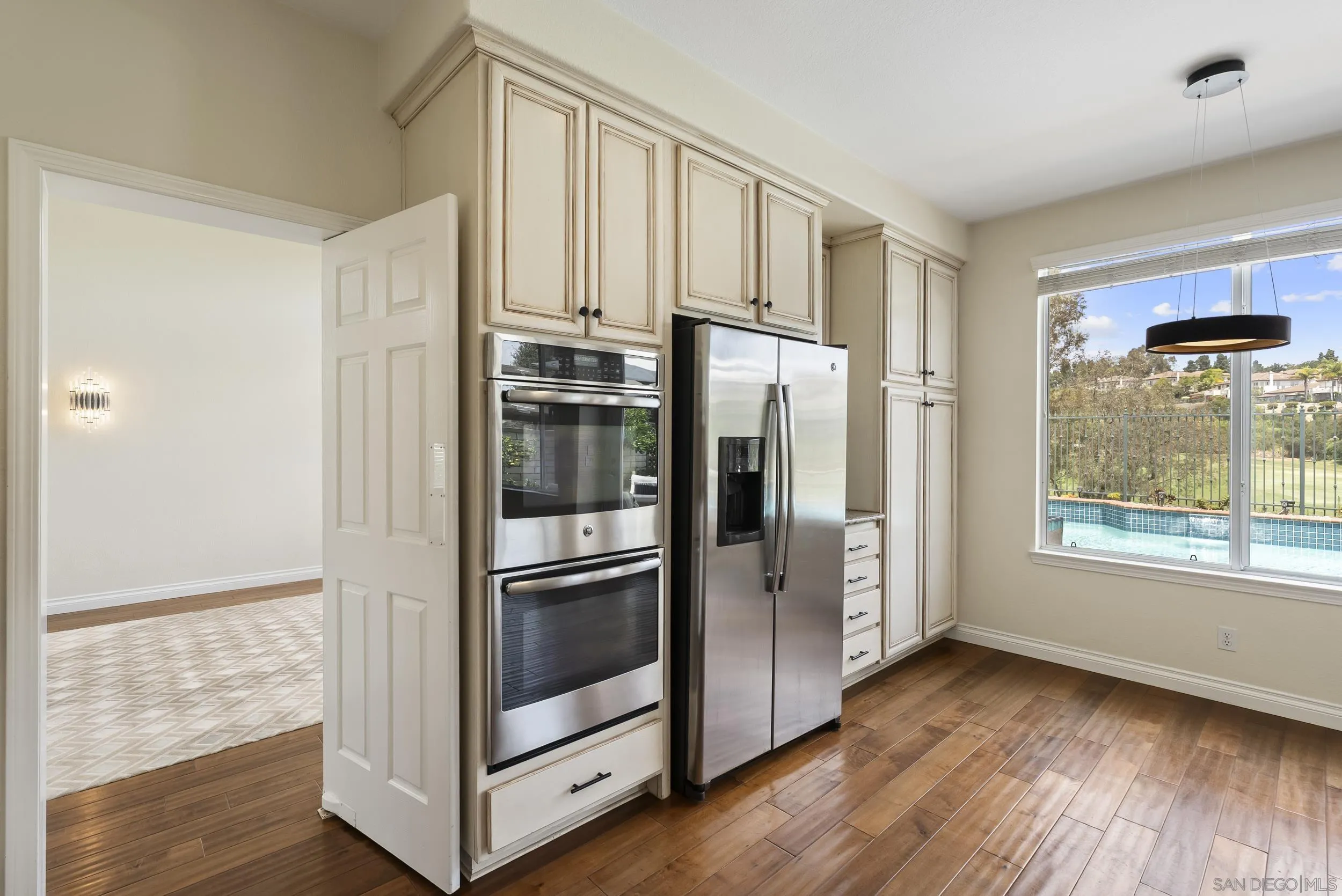https://cdn.realtyfeed.com/cdn/127/260018247/1cf16c434982c0fd91bb90f0278e74d4.webp