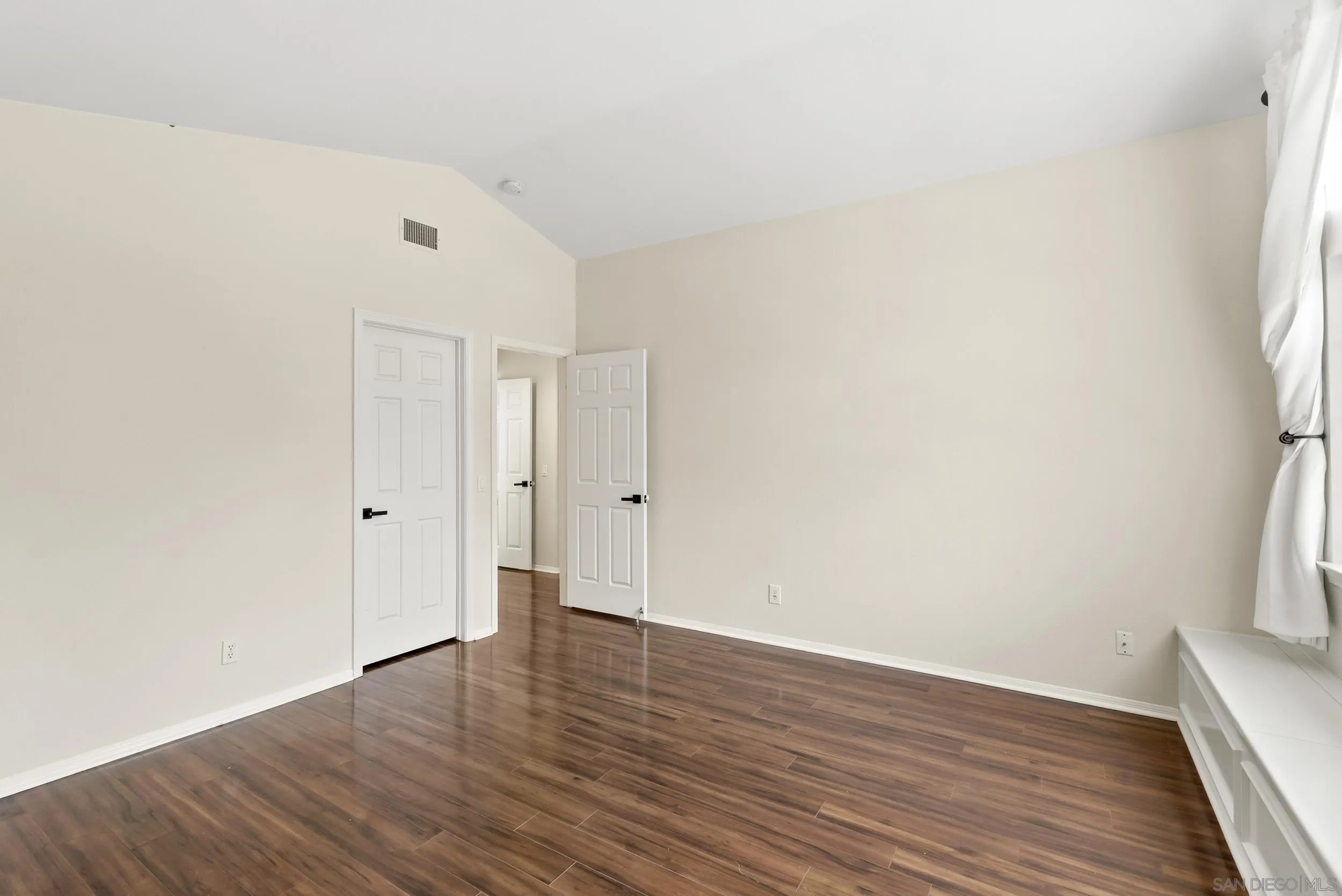 https://cdn.realtyfeed.com/cdn/127/260018247/4bb37e36dd6628ca2d043065c9e5d81d.webp