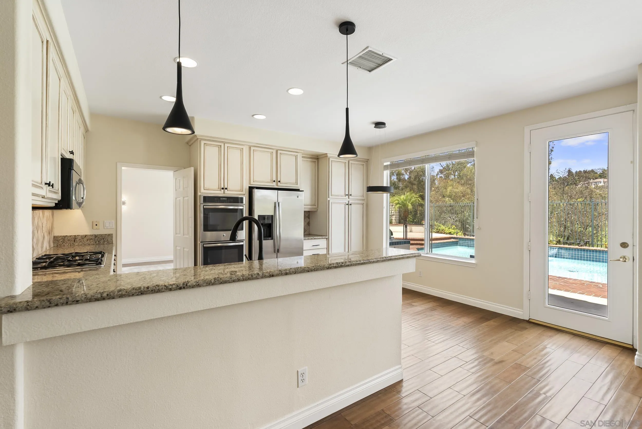 https://cdn.realtyfeed.com/cdn/127/260018247/770705c76e004661b0d2a451b2fa42df.webp