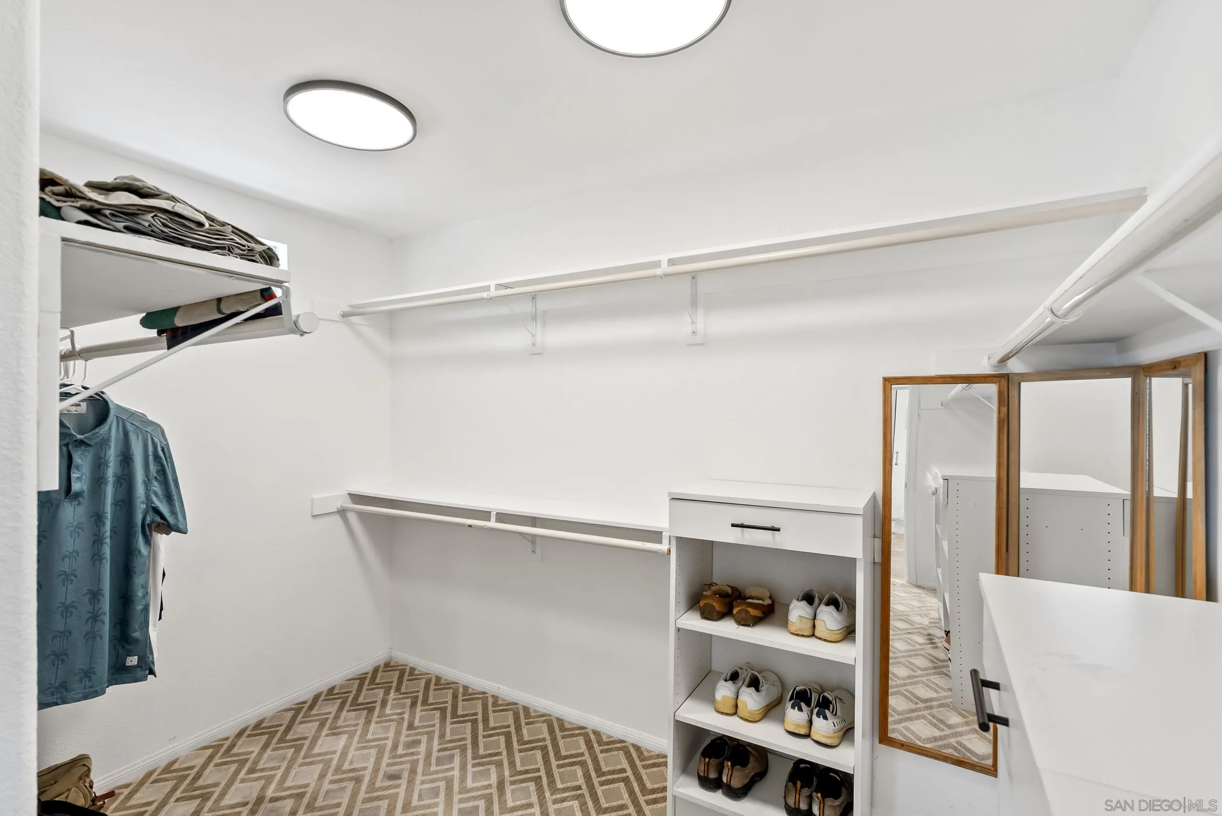 https://cdn.realtyfeed.com/cdn/127/260018247/9df0dc0f90b43cf3121a9f5a2d95f2a3.webp