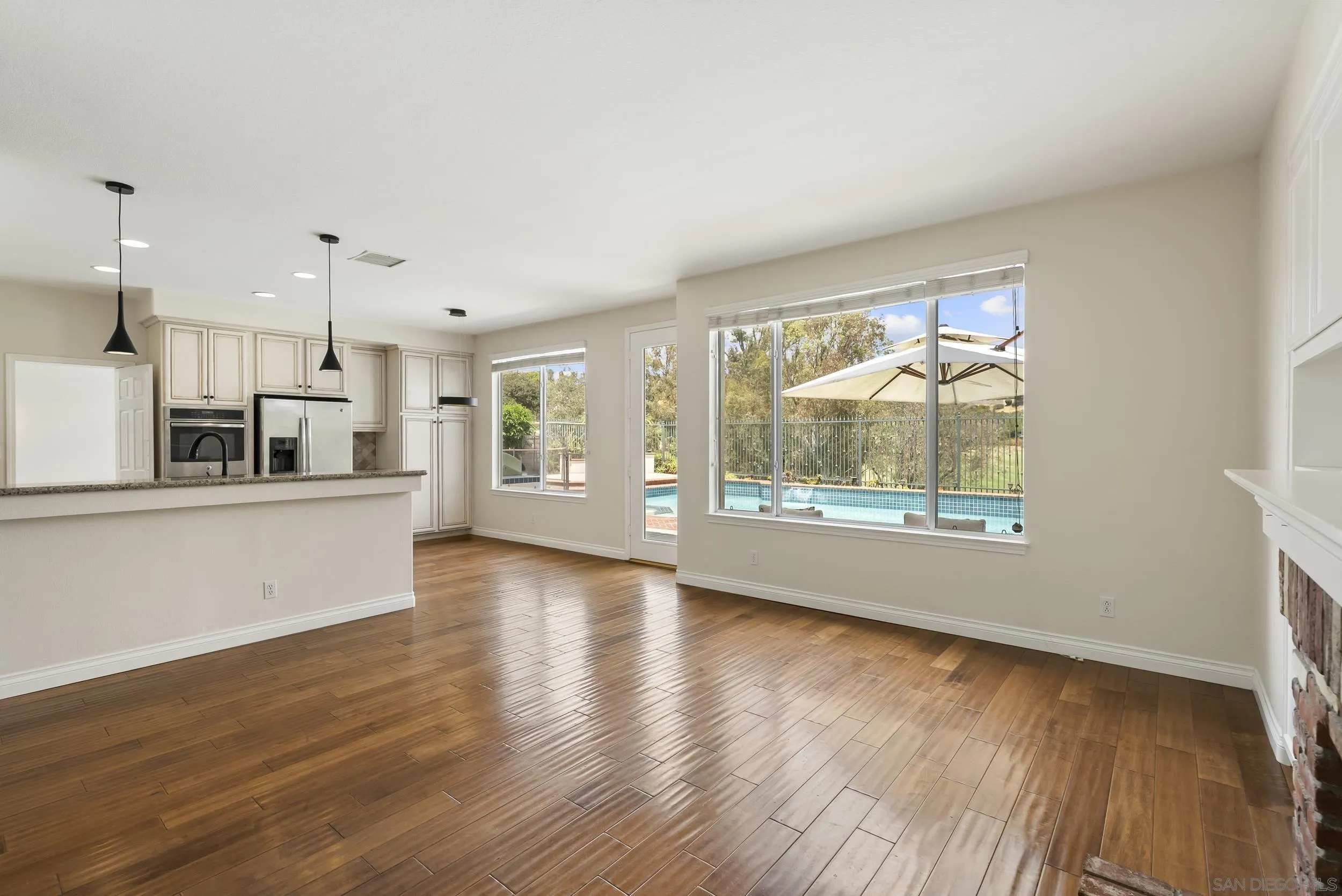 https://cdn.realtyfeed.com/cdn/127/260018247/b585f4f127fad2adc7f79e1638f2ba0f.webp