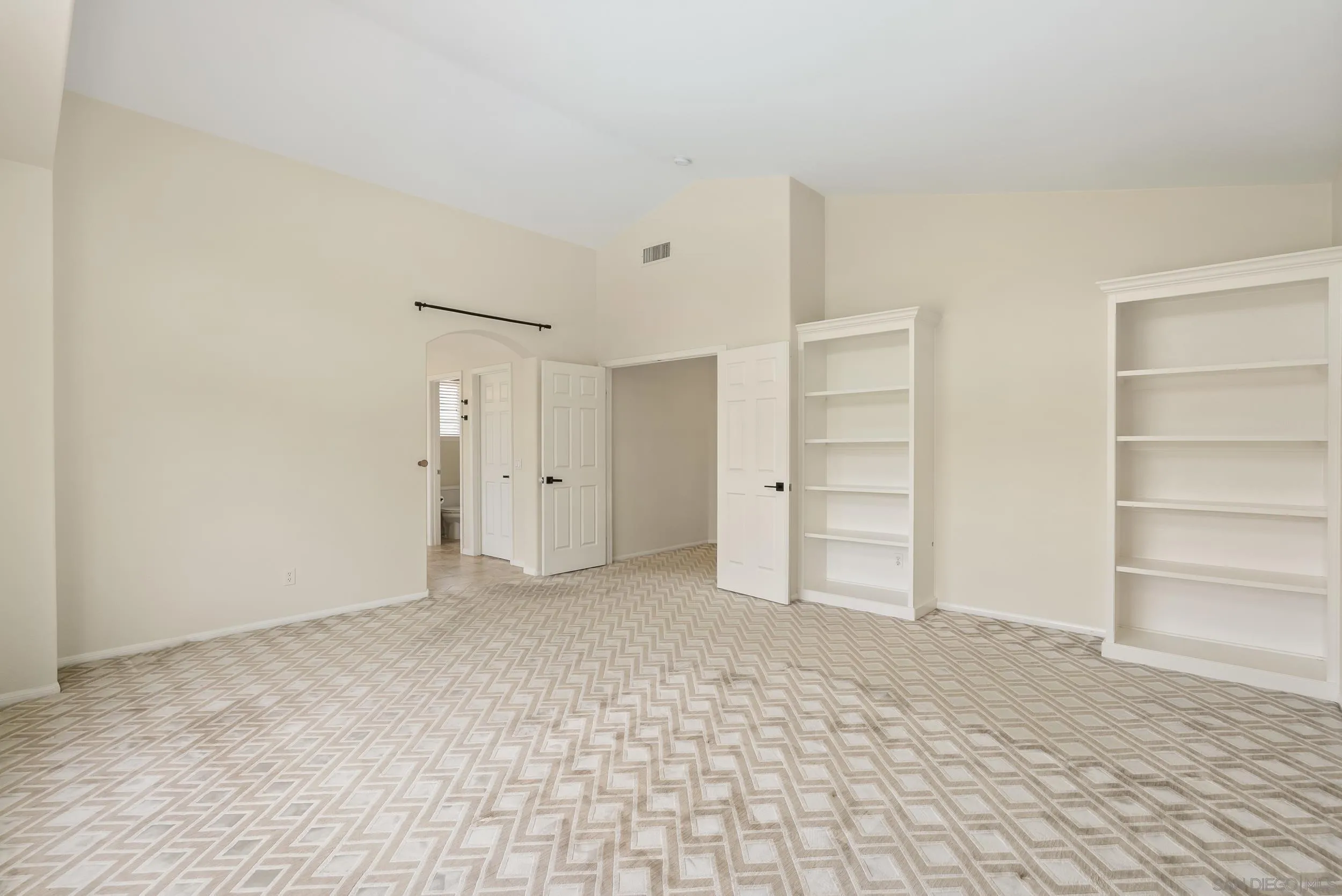 https://cdn.realtyfeed.com/cdn/127/260018247/c23afca94252ec5d6fa61139d7b8a8f2.webp