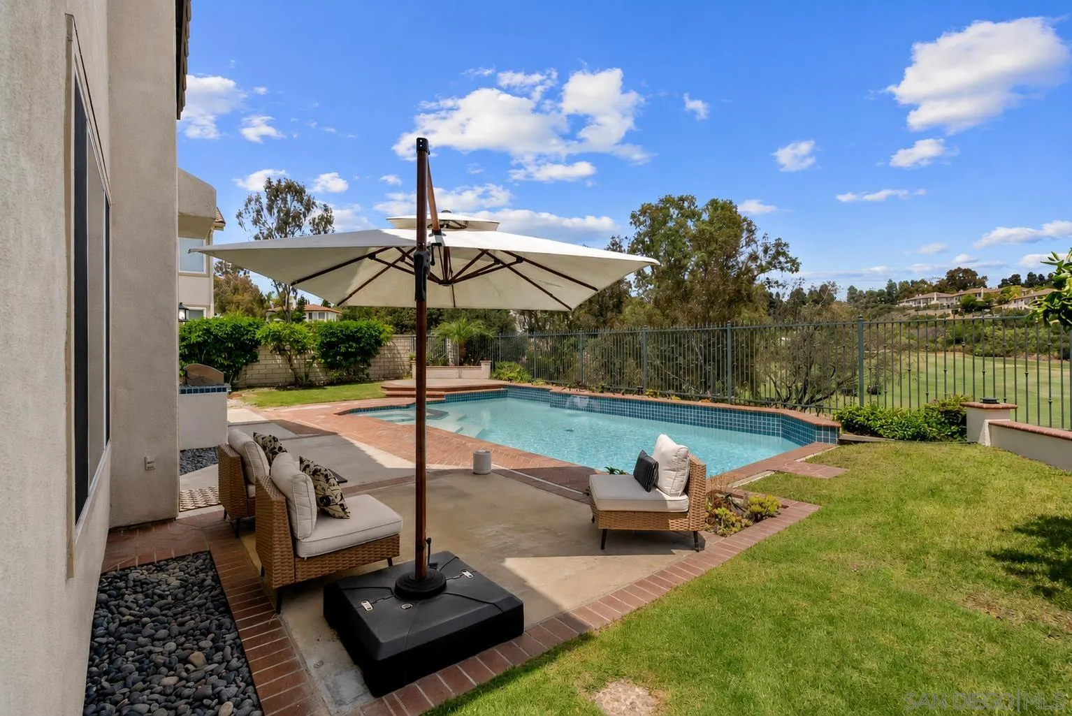 https://cdn.realtyfeed.com/cdn/127/260018247/d58e1636fd374771229d5d540226381d.webp