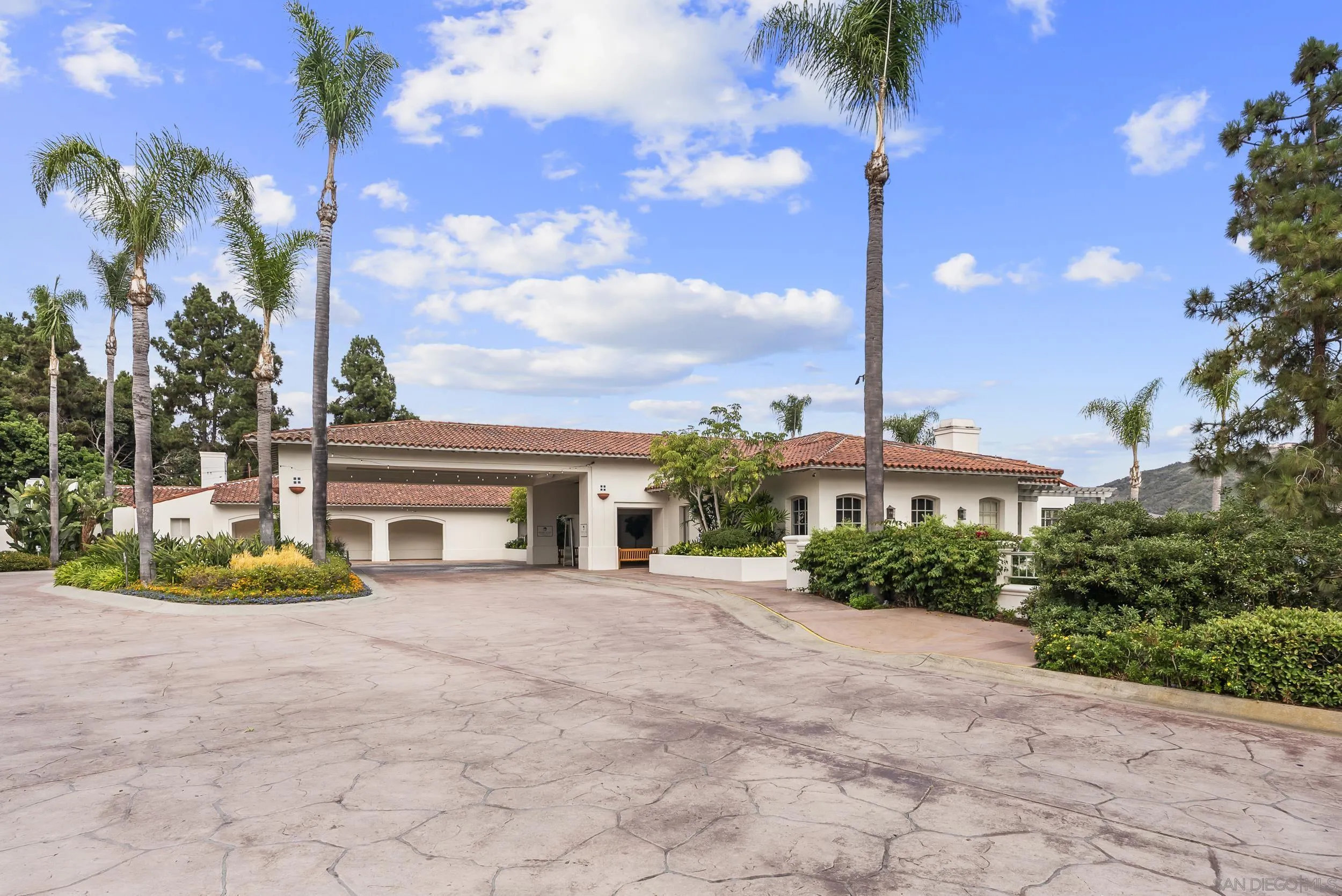 https://cdn.realtyfeed.com/cdn/127/260018247/e5ee7453eac2e559fe594df99fe212e6.webp