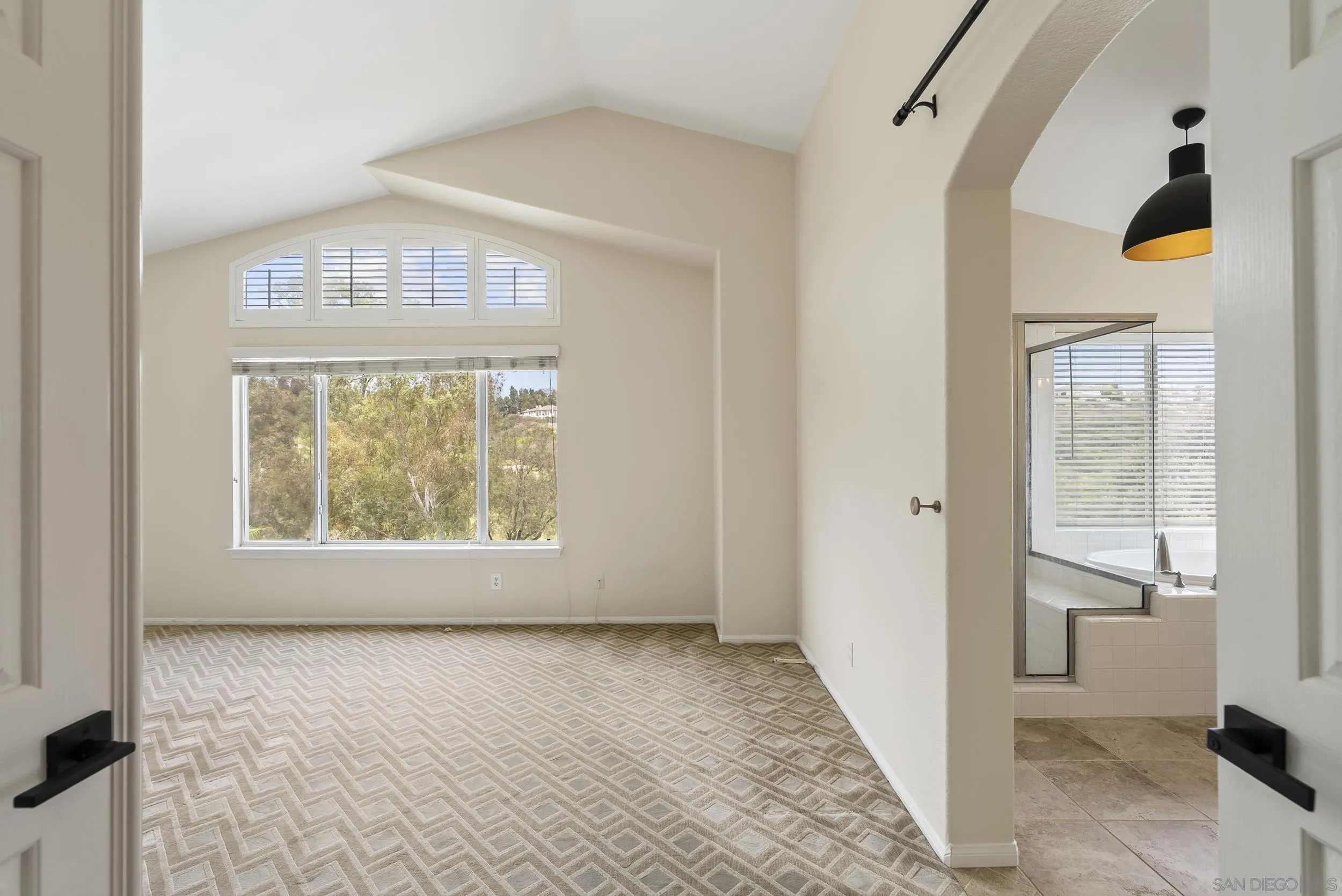 https://cdn.realtyfeed.com/cdn/127/260018247/f05feb3b108df60b85783892801ae181.webp