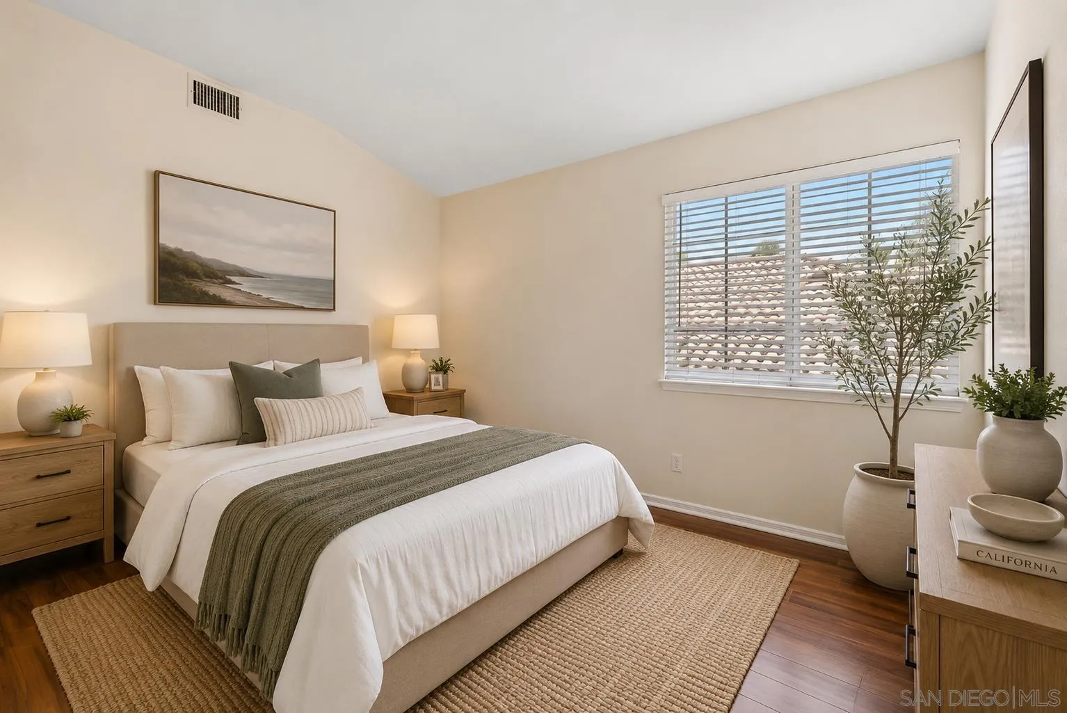 https://cdn.realtyfeed.com/cdn/127/260018247/f37b3169b54b3e41bdc5f9c8e3eae754.webp