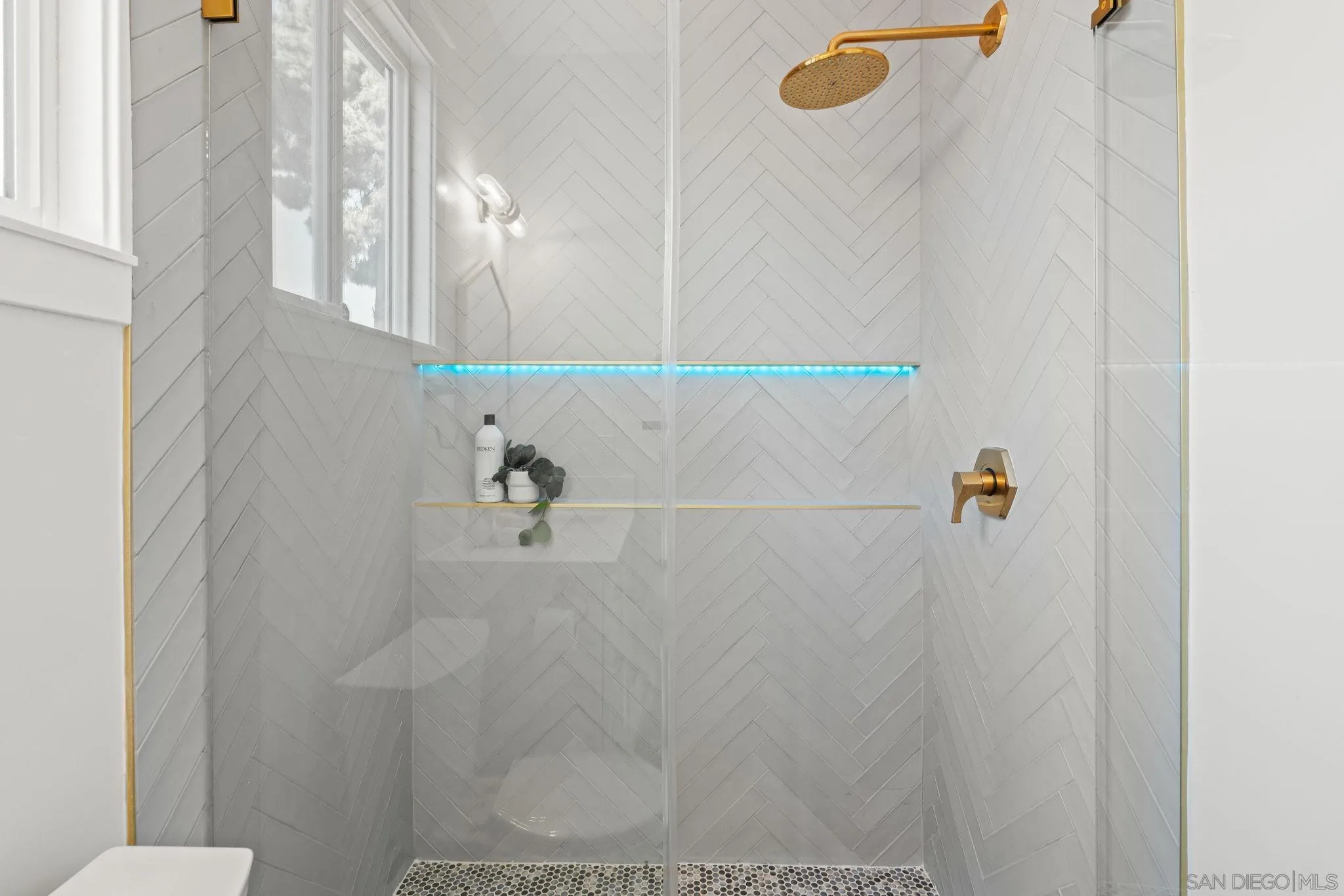 https://cdn.realtyfeed.com/cdn/127/260018250/17a9675bc58c4ccba808c2be21fea957.webp