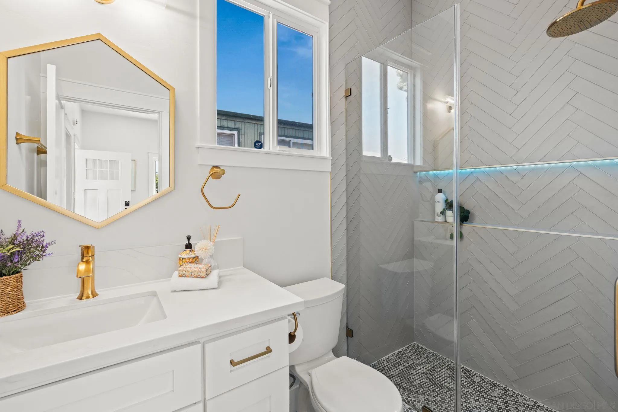 https://cdn.realtyfeed.com/cdn/127/260018250/7f928f22c99207ee3bc20bea0ae9c53b.webp