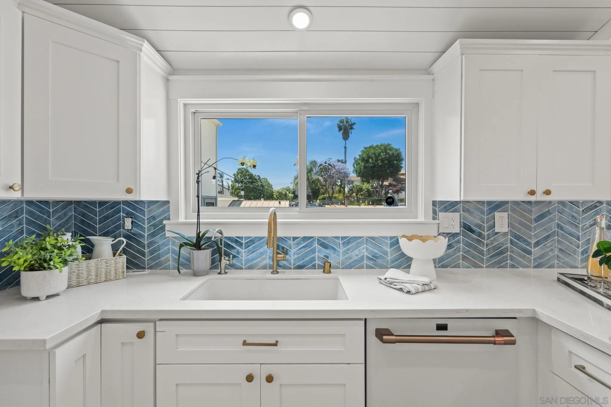 https://cdn.realtyfeed.com/cdn/127/260018250/f37c4e931a87b360fce200c401ceec60.webp