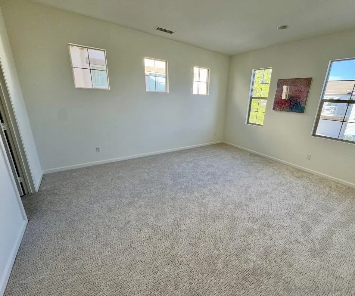 https://cdn.realtyfeed.com/cdn/127/260018252/2d3ccb0c251240673d1e8ef1fca2da8e.webp