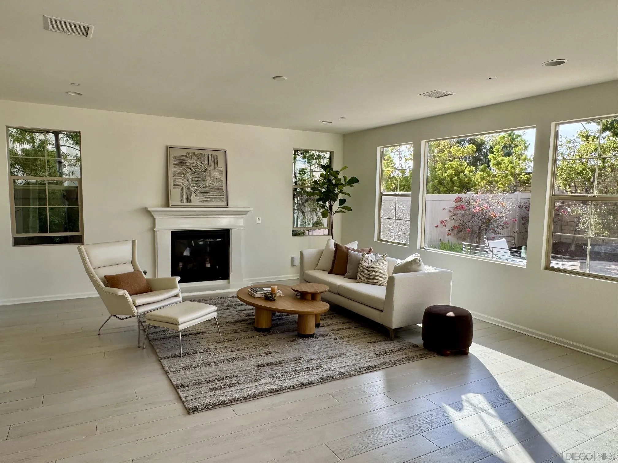 https://cdn.realtyfeed.com/cdn/127/260018252/d6cdf8b221de0d541553626af07771cf.webp