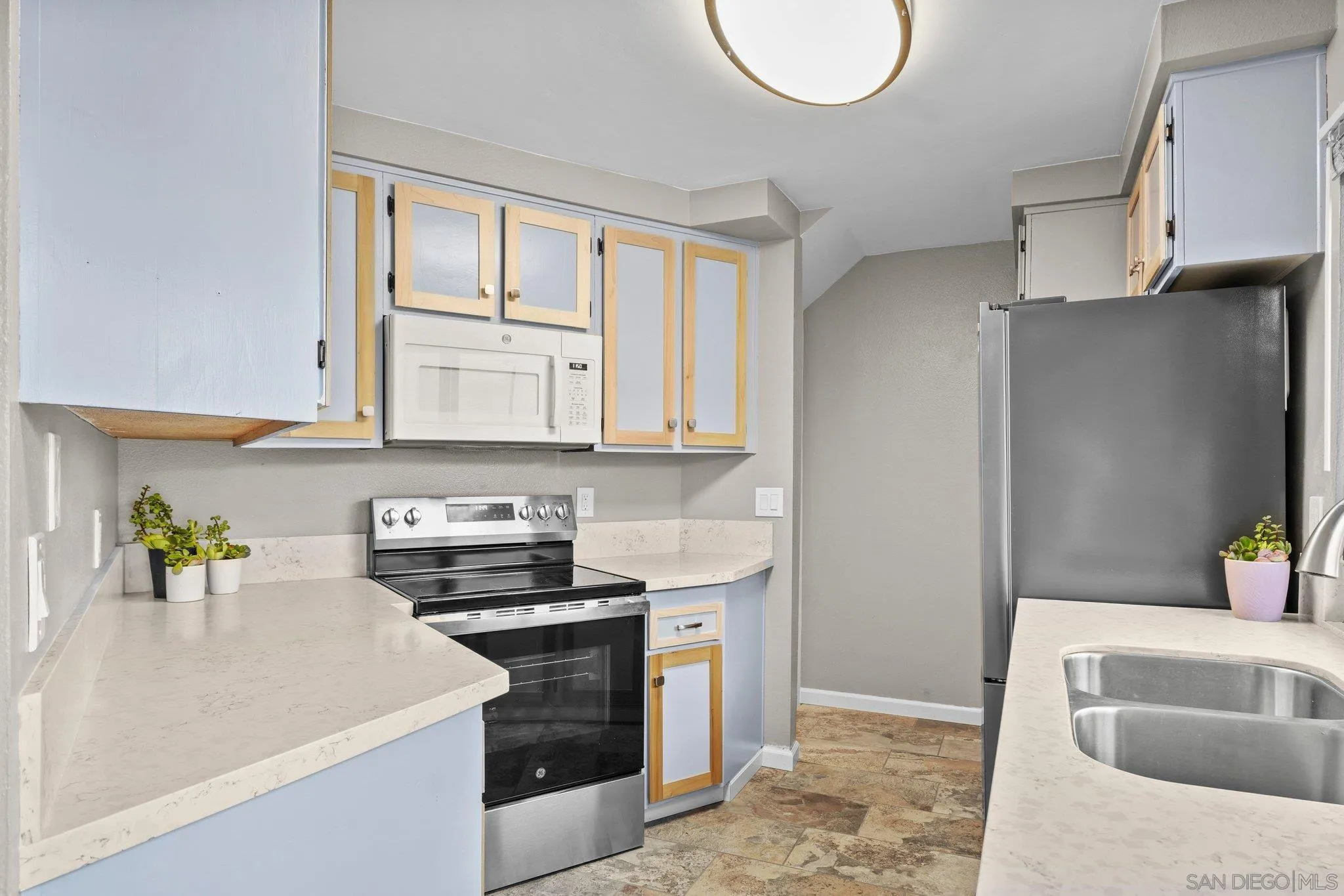 Photo #8: 260018271 Listing: Photo #8