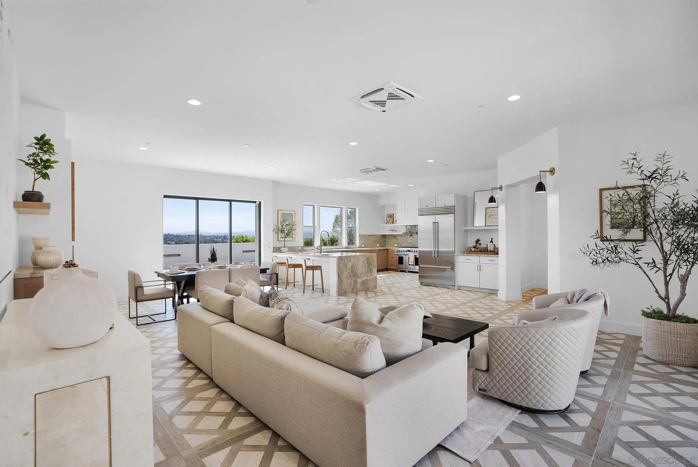 https://cdn.realtyfeed.com/cdn/127/260018273/37ea8cb88e17ff44b32cbd9628aea1a9.webp