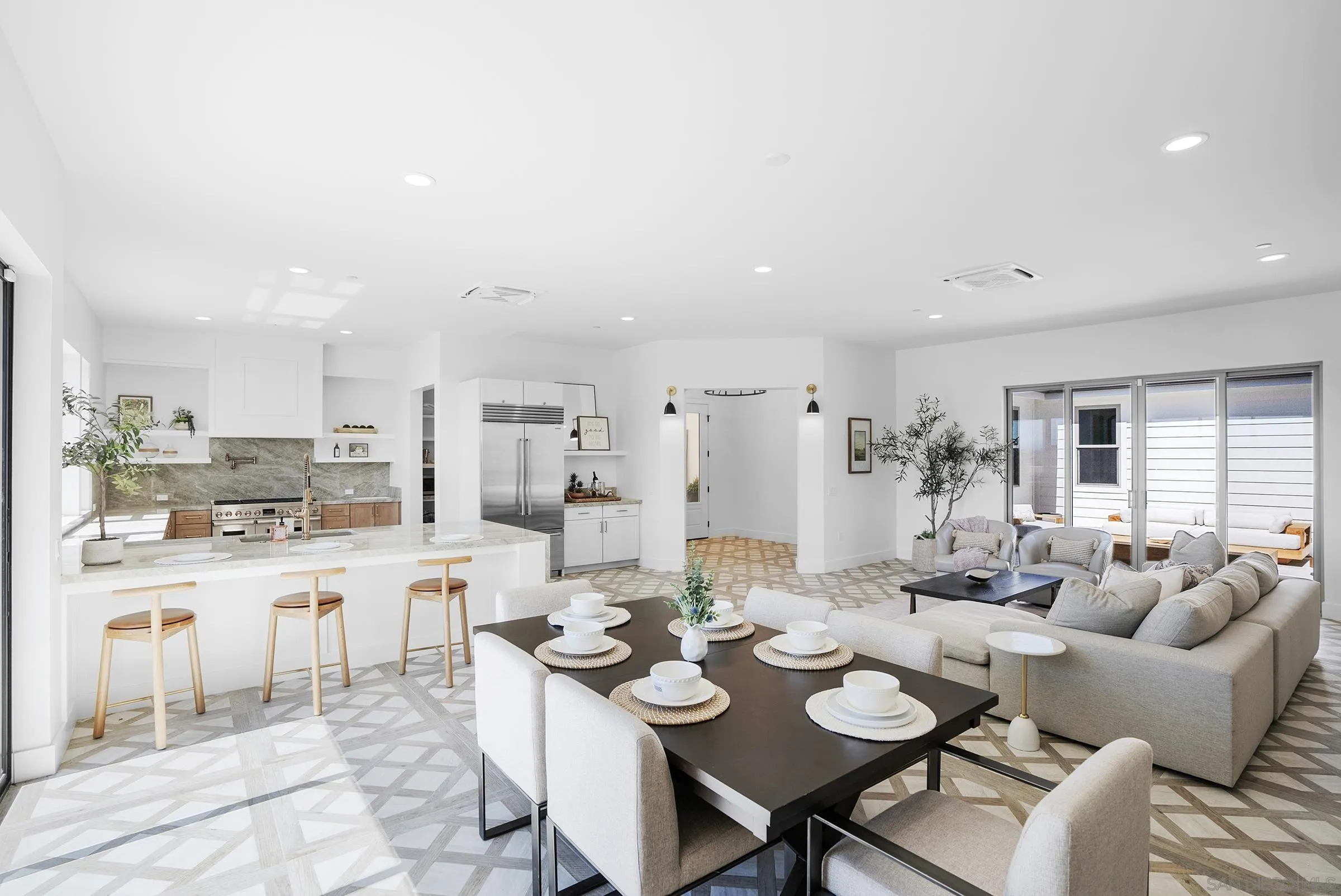 https://cdn.realtyfeed.com/cdn/127/260018273/42661d044de59cecce75621597578fd3.webp
