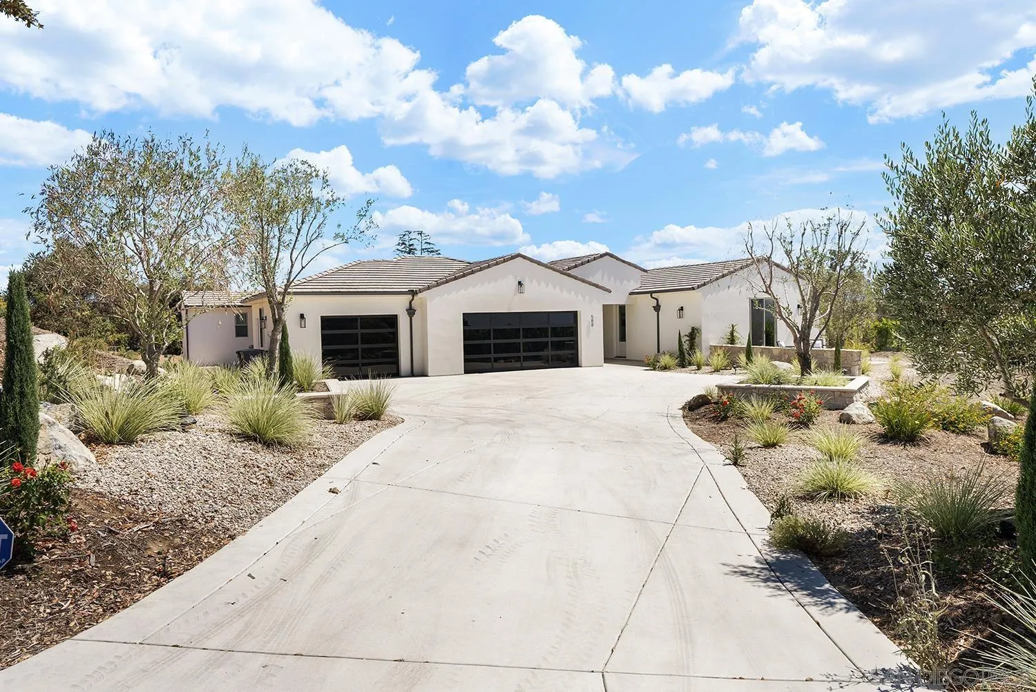 https://cdn.realtyfeed.com/cdn/127/260018273/584874a5c138ee1c75e829abfc774a76.webp