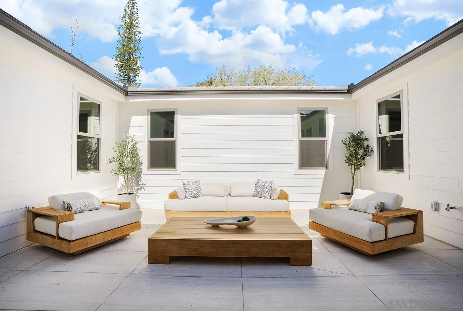 https://cdn.realtyfeed.com/cdn/127/260018273/5fca38e14ee32f5c380d415669f7cd85.webp
