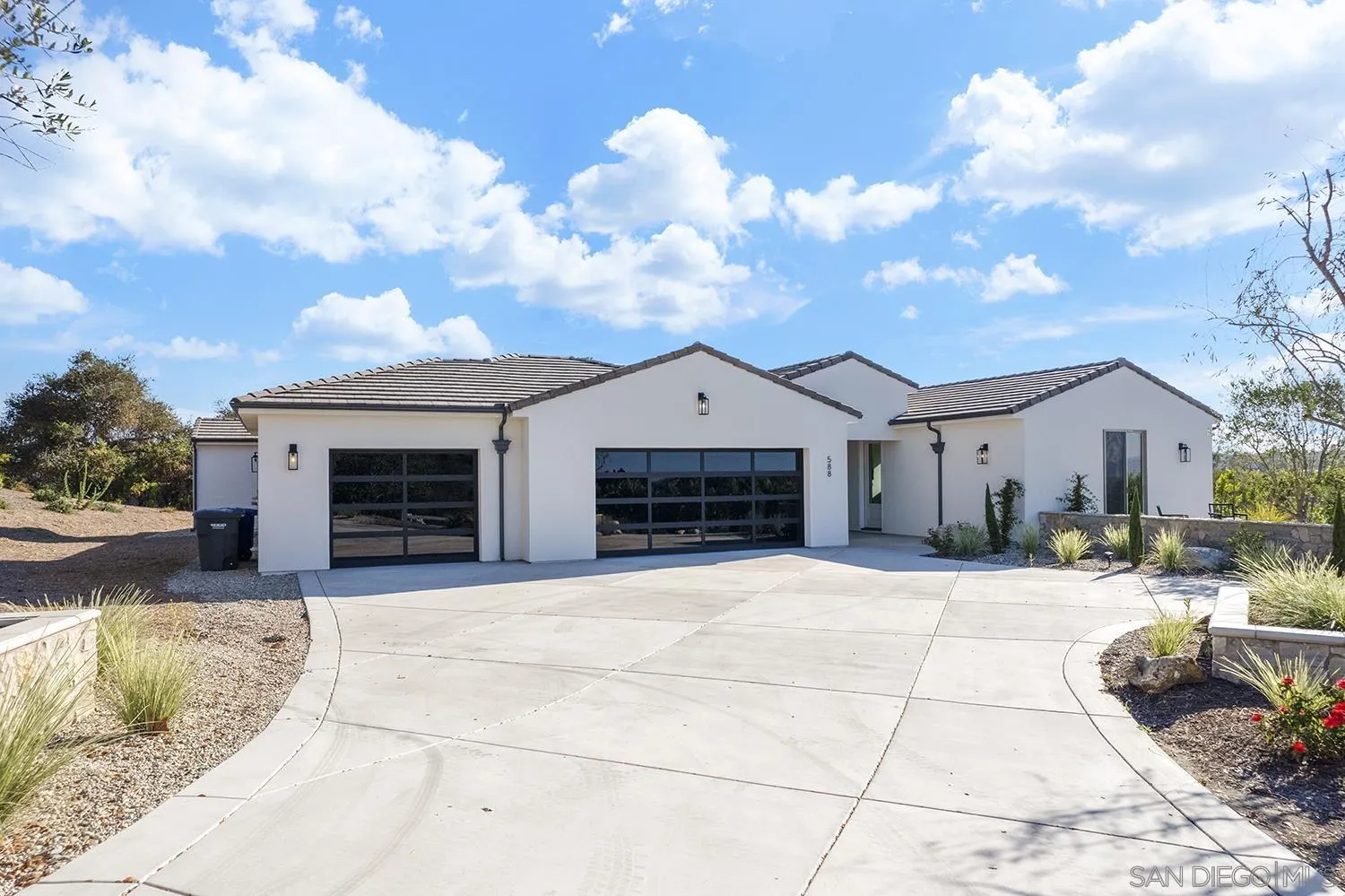 https://cdn.realtyfeed.com/cdn/127/260018273/69eea549f52f5856f4bc16d534b0453d.webp