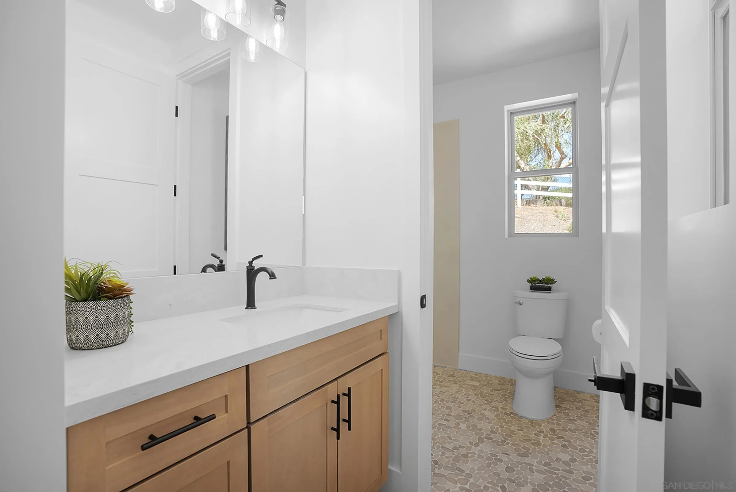 https://cdn.realtyfeed.com/cdn/127/260018273/8b0309ac663bf214d1dcaac63ef547cc.webp