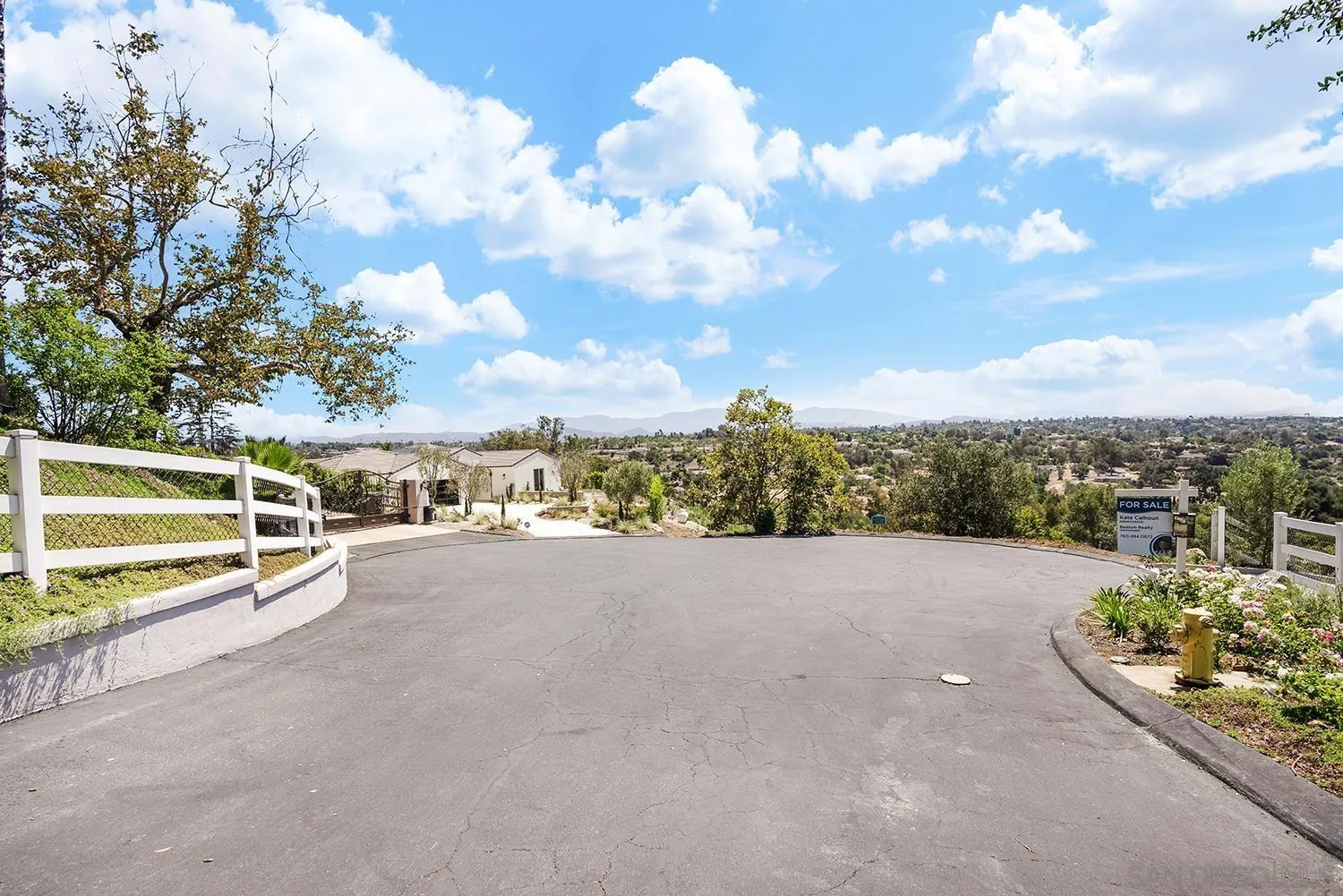https://cdn.realtyfeed.com/cdn/127/260018273/b15171382229db3814f39d0f530bc61f.webp