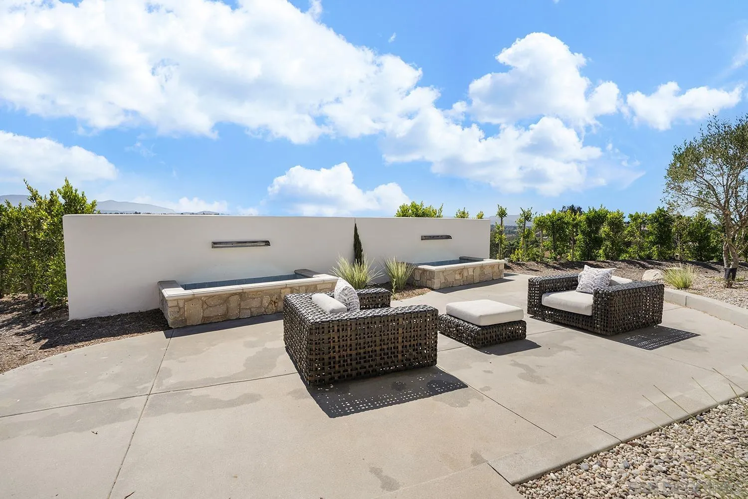 https://cdn.realtyfeed.com/cdn/127/260018273/c80e9c1226fd11248acf01c9662e4f85.webp