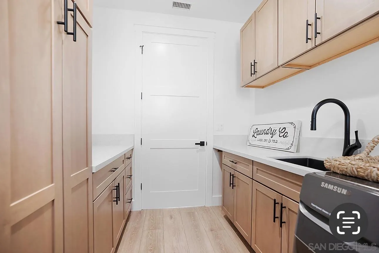 https://cdn.realtyfeed.com/cdn/127/260018273/de928dce3fc9c1e06d3bf31840a1a073.webp