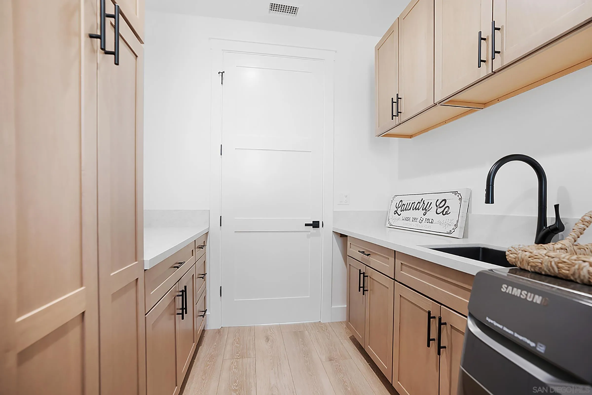 https://cdn.realtyfeed.com/cdn/127/260018273/fd3badf7b703cb9d4eabcbff109948ba.webp