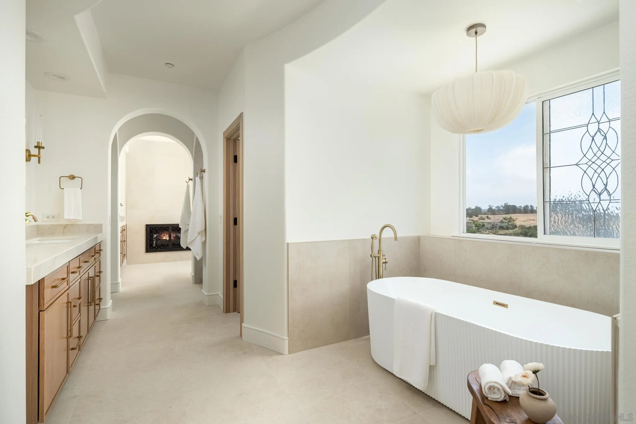 https://cdn.realtyfeed.com/cdn/127/260018286/8dfc940bf699cbe8b540ec978f7b9881.webp