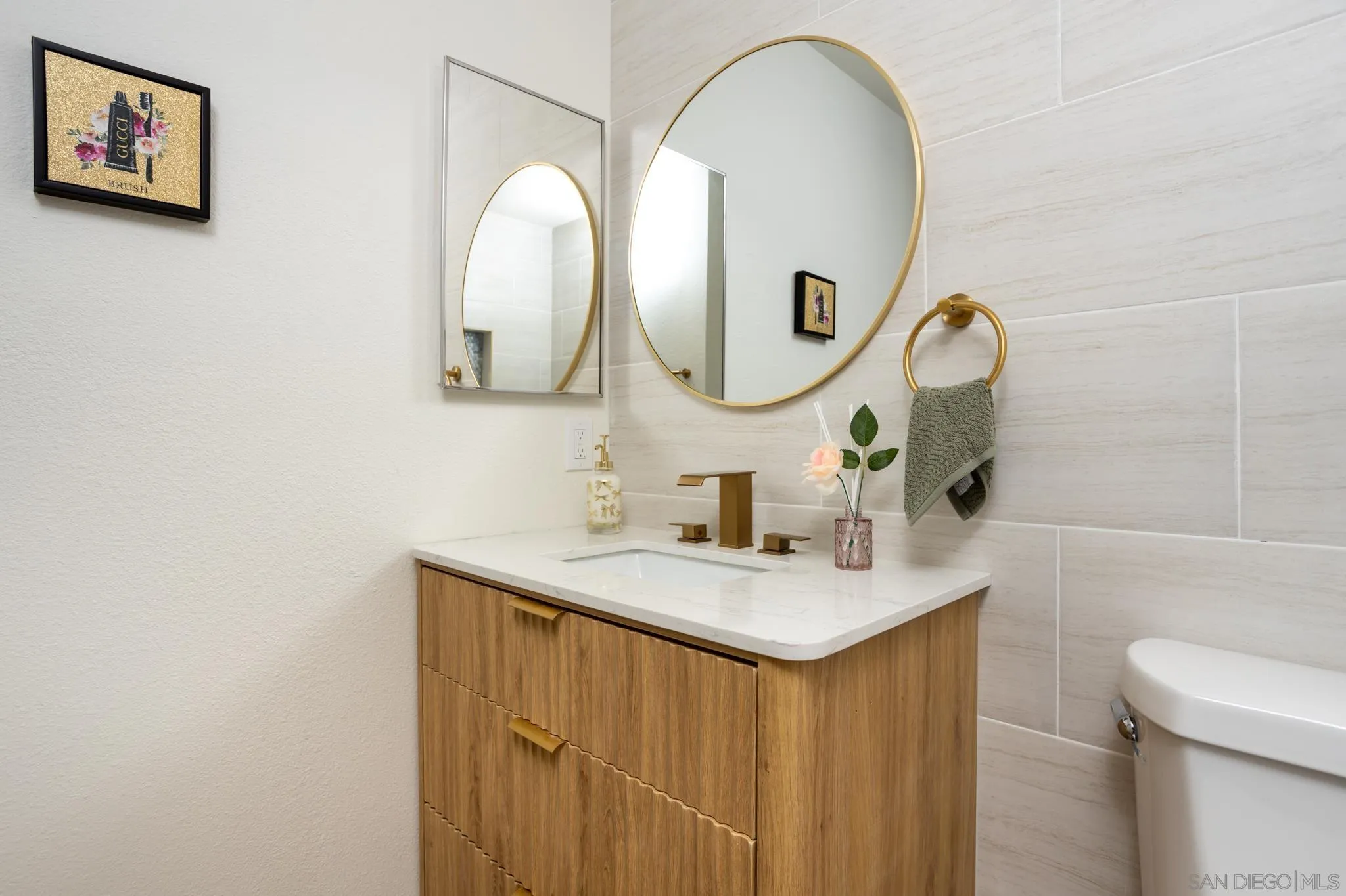 https://cdn.realtyfeed.com/cdn/127/260018292/54a10d2b913ce620627643c7d3be4b82.webp