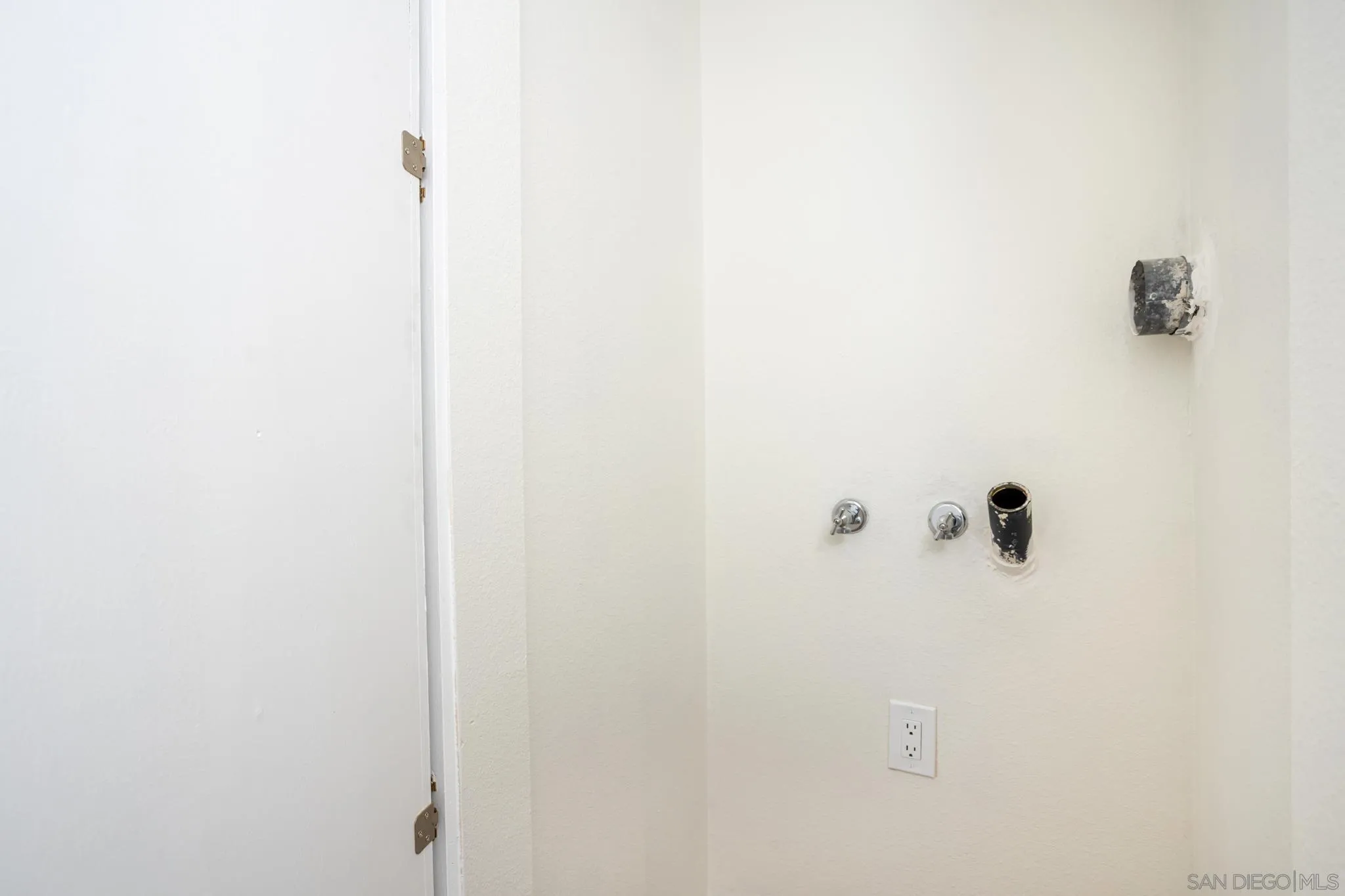 https://cdn.realtyfeed.com/cdn/127/260018292/60d4afc36837d89513daa5b36a687a87.webp
