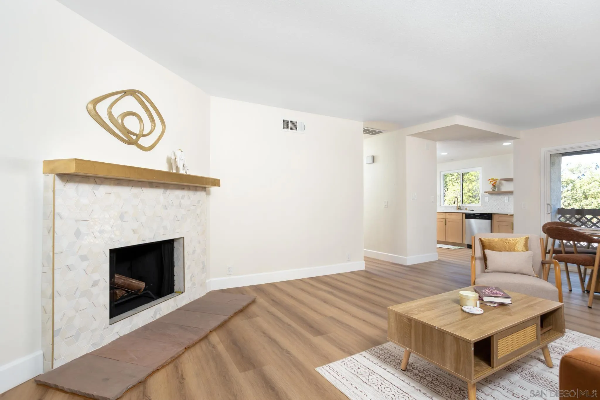https://cdn.realtyfeed.com/cdn/127/260018292/8747f8d3d9cfcfbaee68af4c5e852bc9.webp