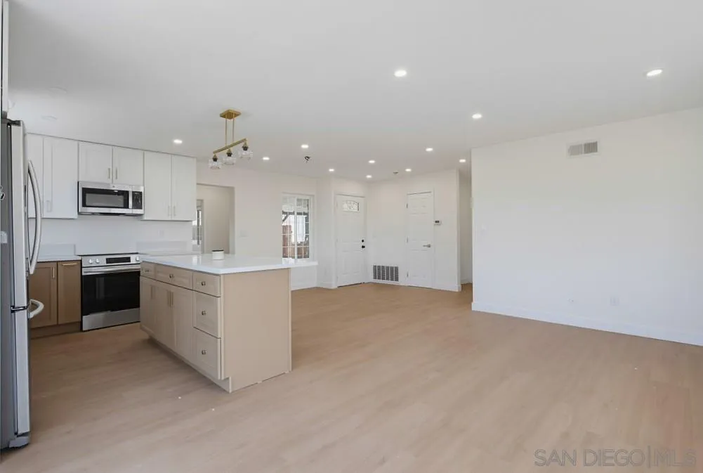 https://cdn.realtyfeed.com/cdn/127/260018297/348b8e101fef09c1fe3374d1d0cbca77.webp